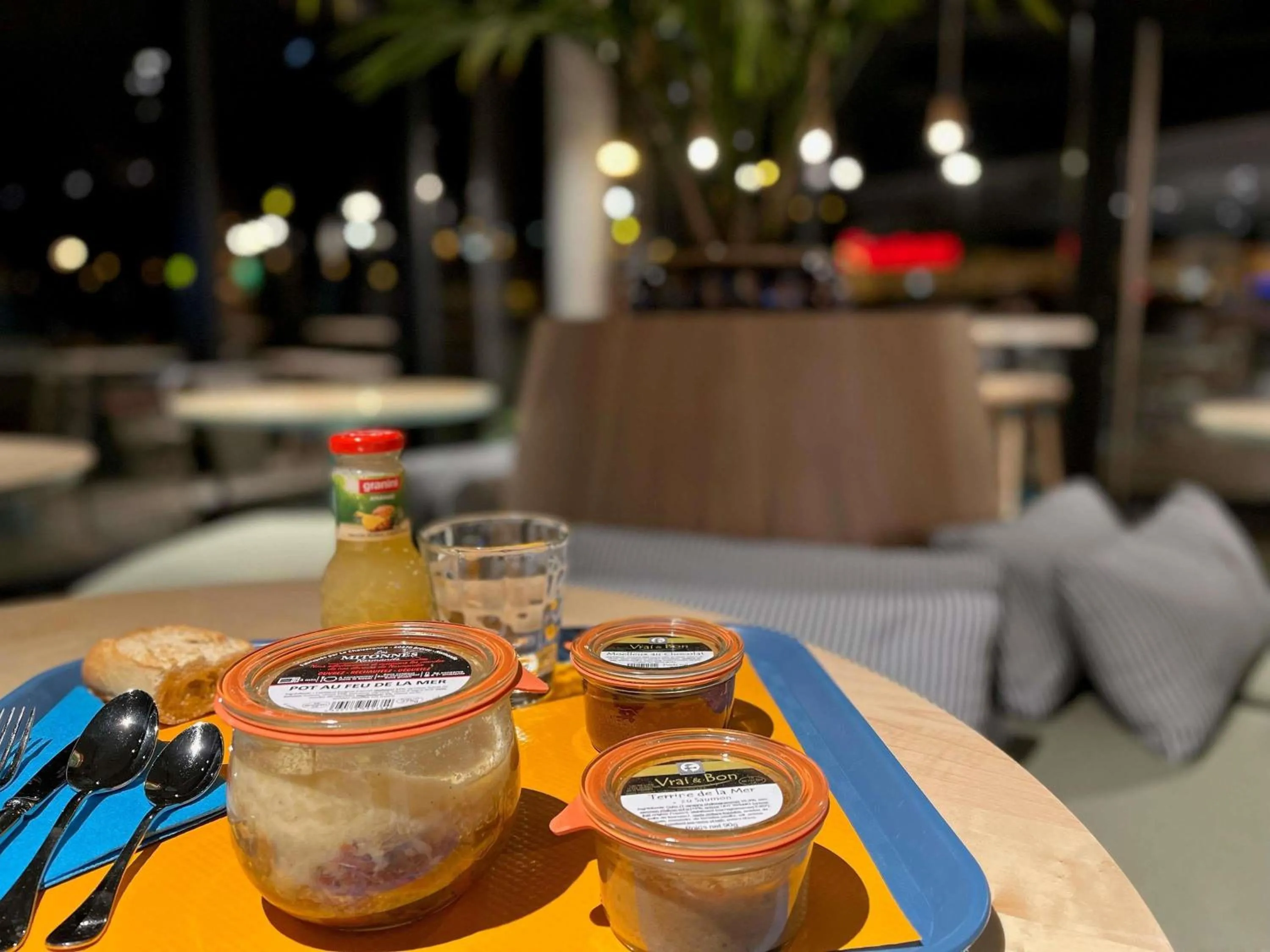 Lounge or bar in ibis Budget Le Treport Mers Les Bains