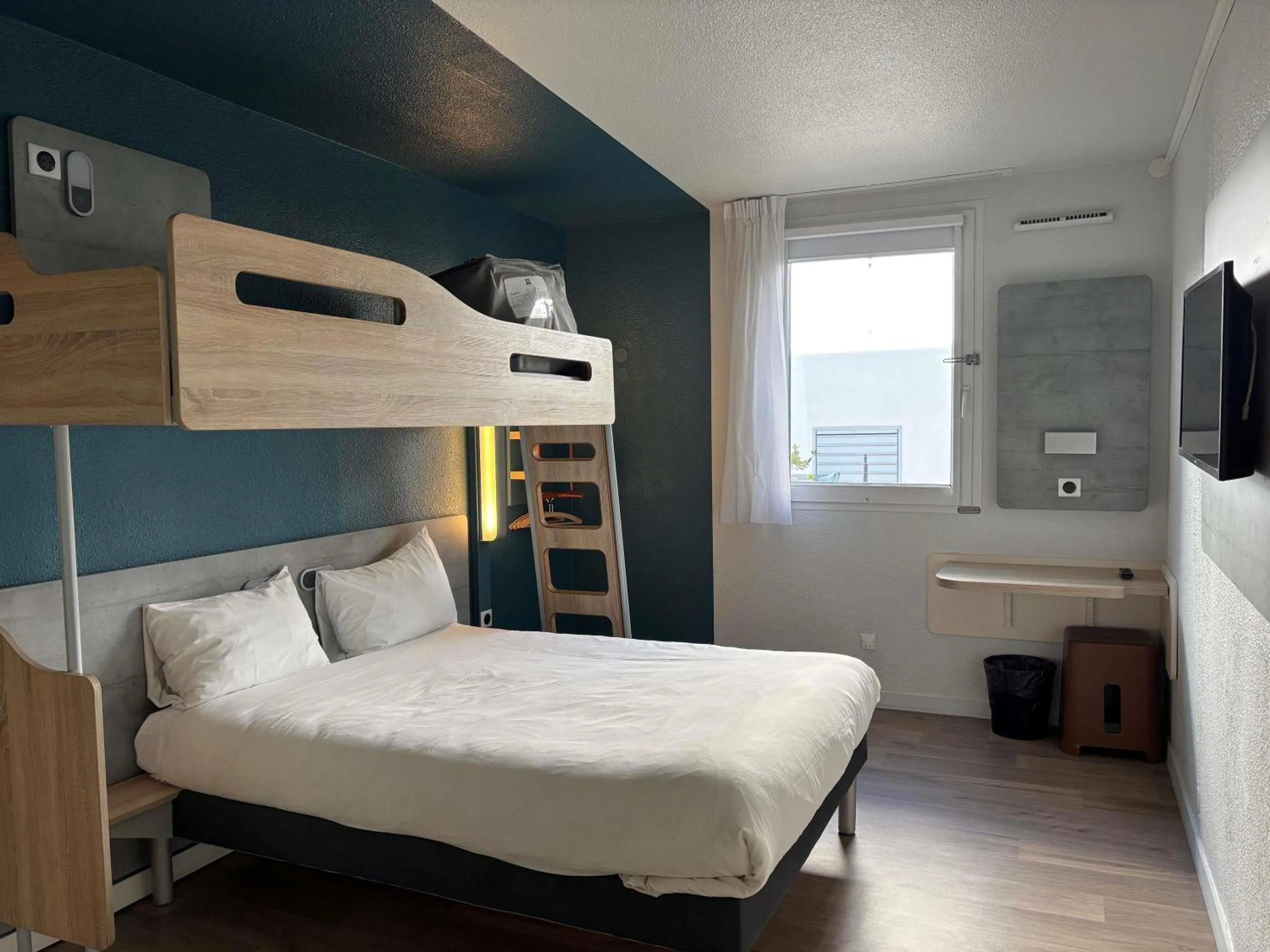 Bedroom, Bed in ibis Budget Le Treport Mers Les Bains