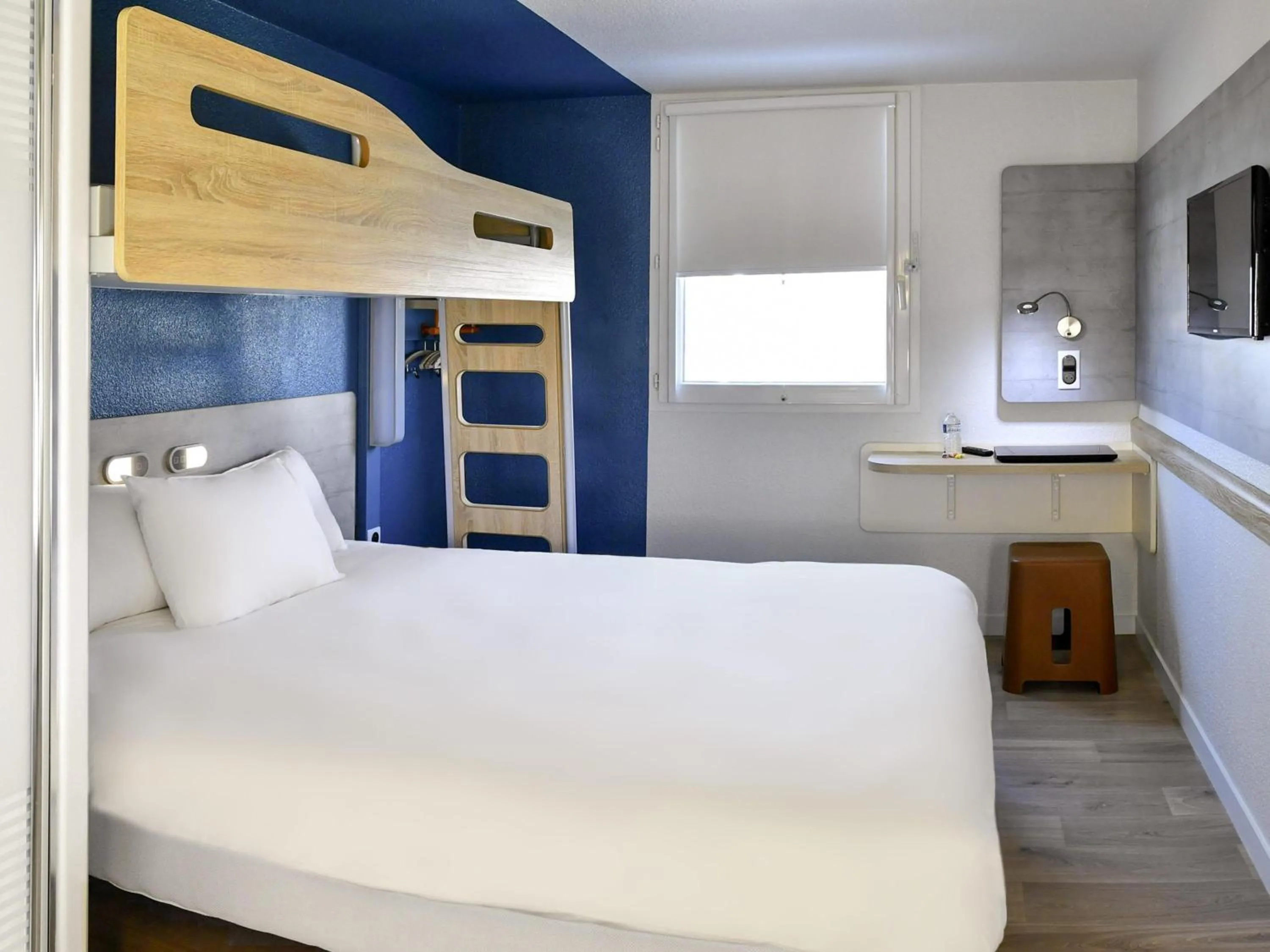 Bedroom, Bed in ibis Budget Le Treport Mers Les Bains