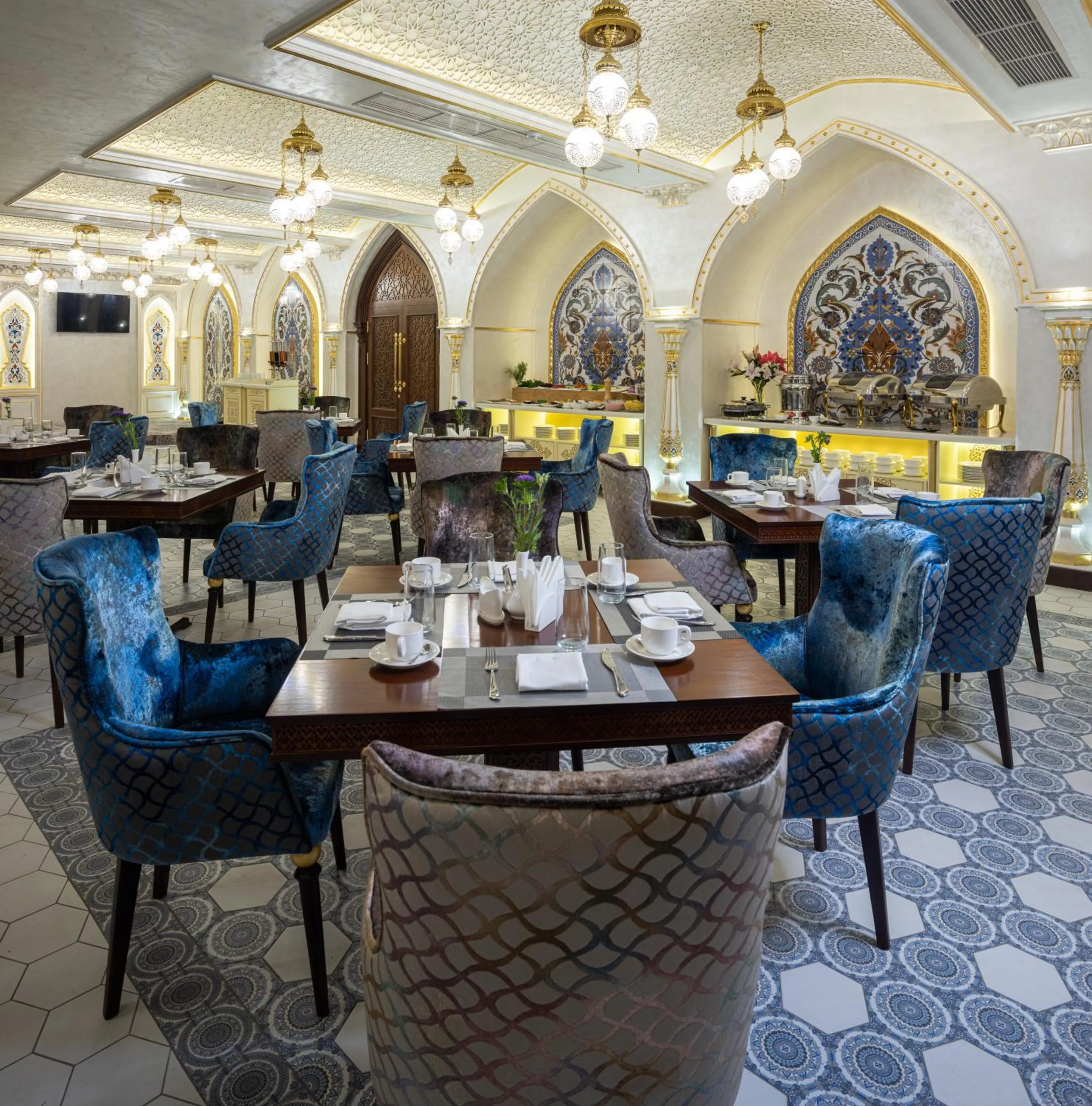 Restaurant/places to eat in Manor Hotel