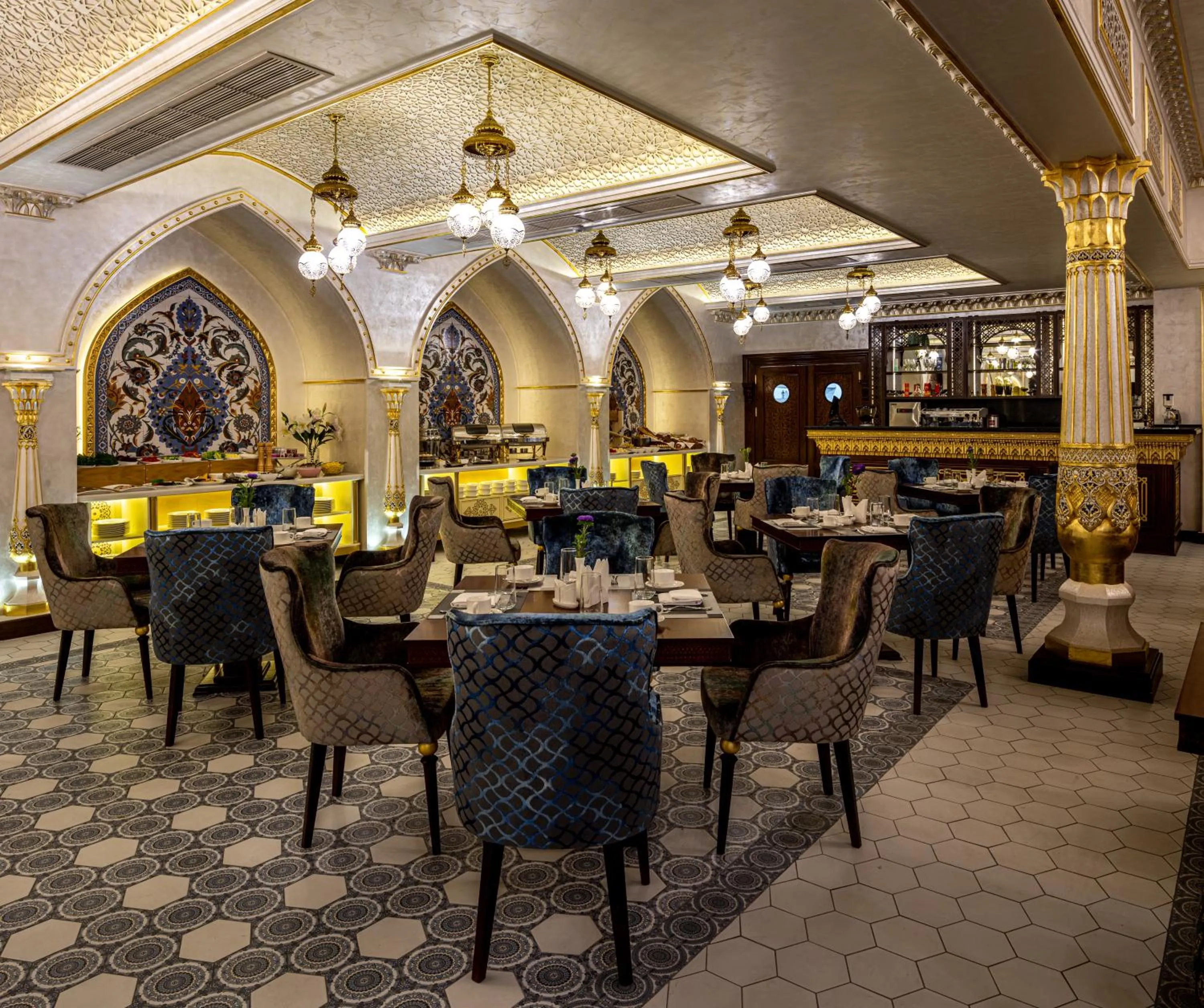 Restaurant/places to eat in Manor Hotel