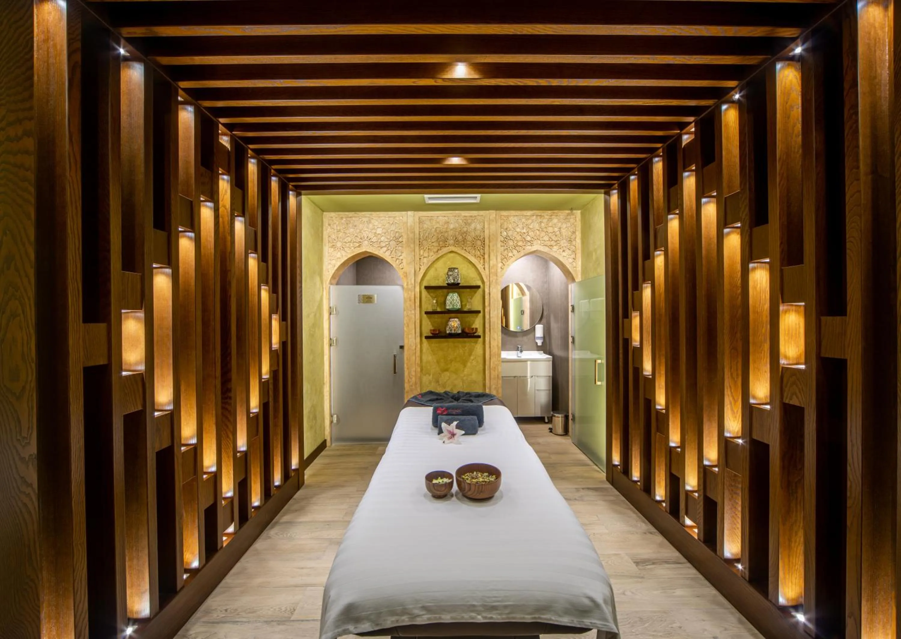 Massage, Bed in Manor Hotel