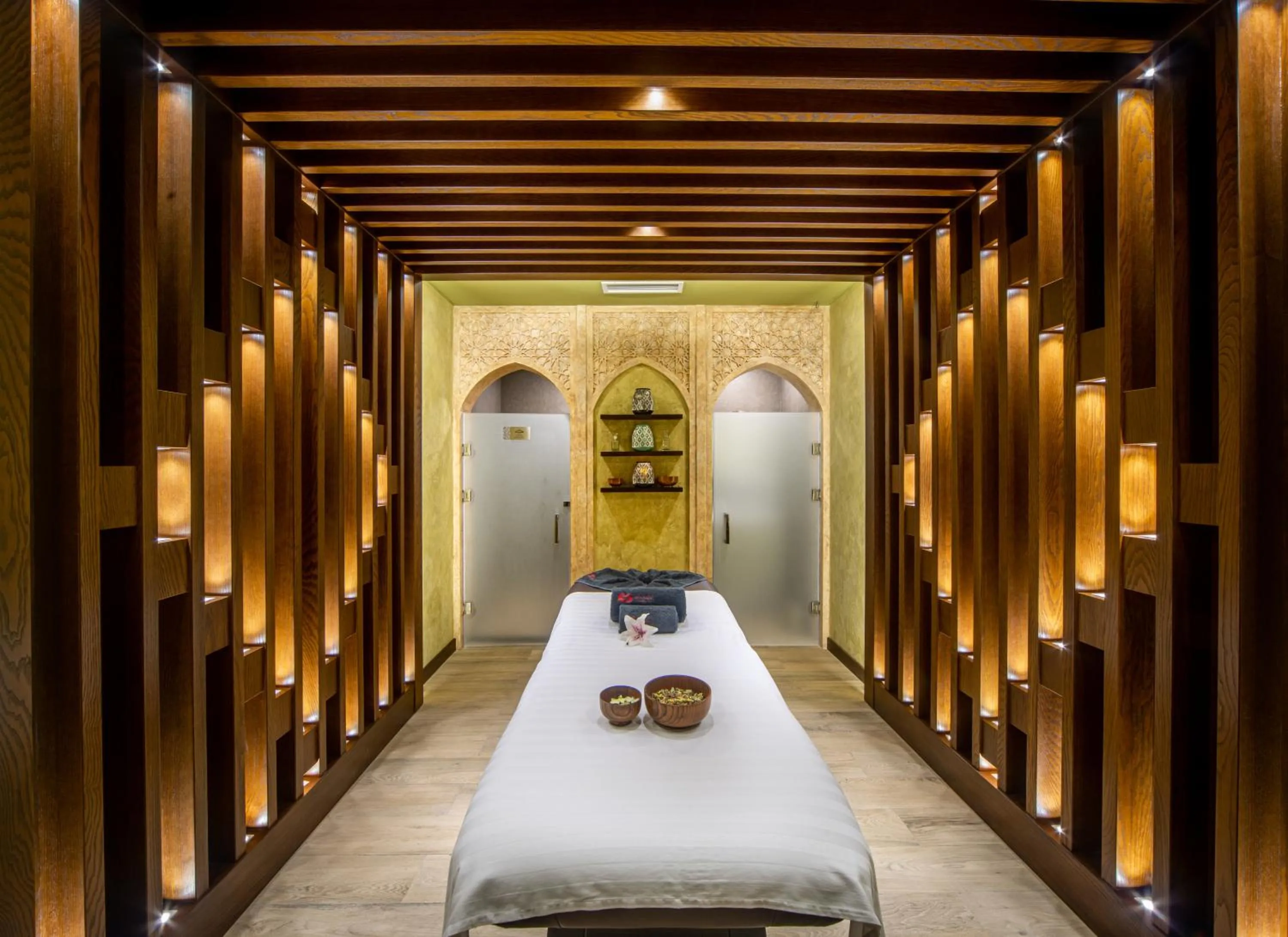 Massage, Bed in Manor Hotel