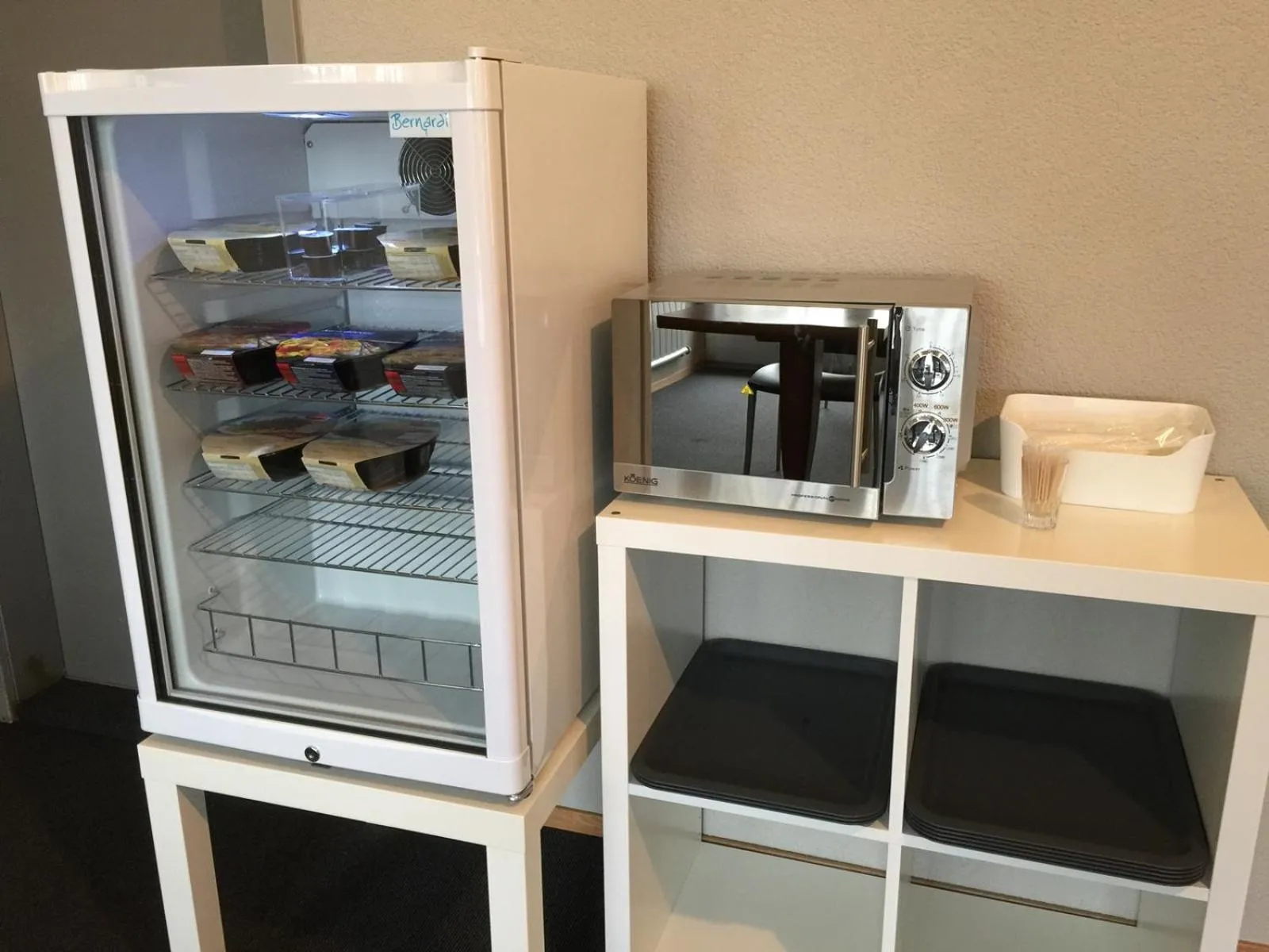 Communal kitchen in Fontana Garni