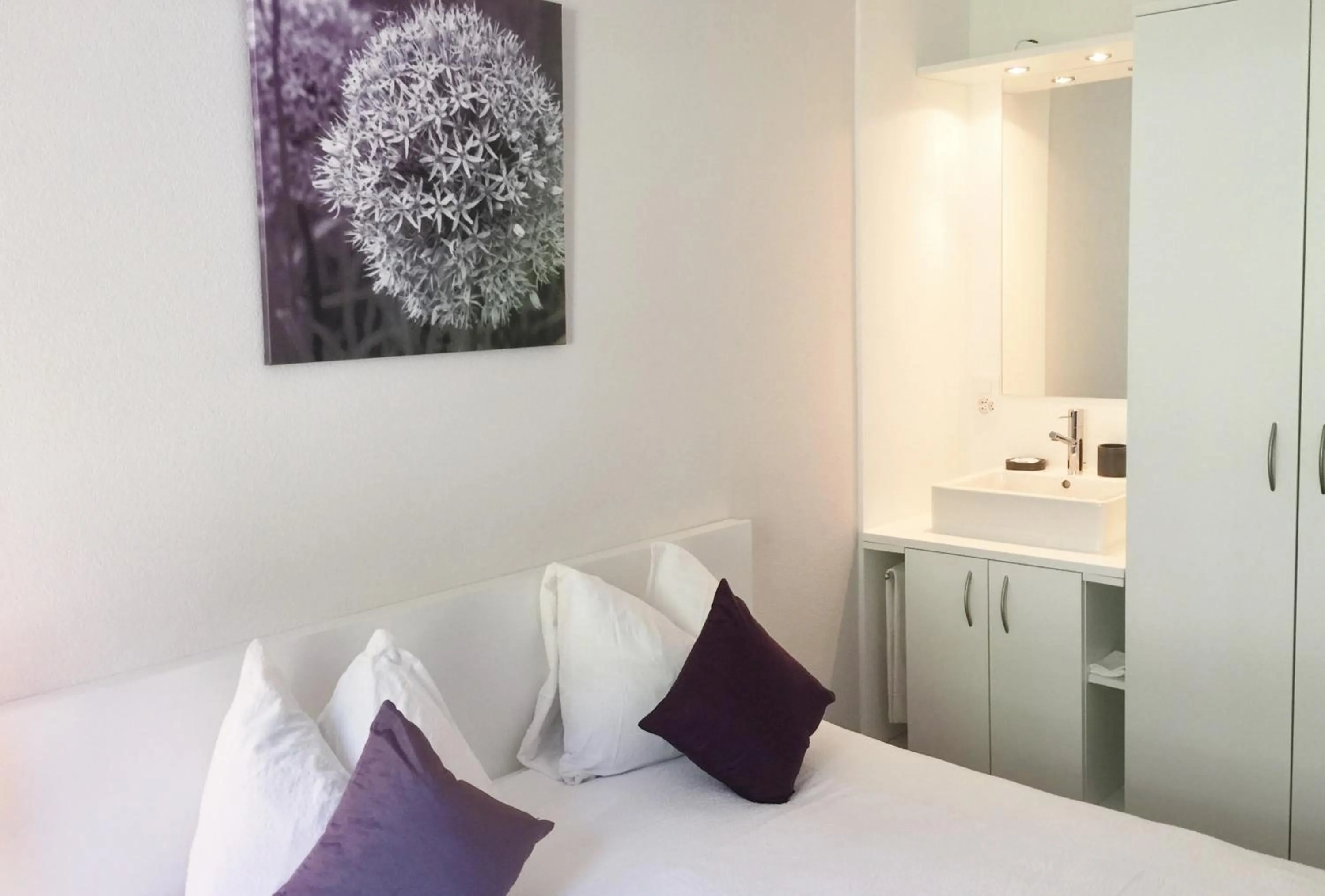 Decorative detail, Bed in Fontana Garni