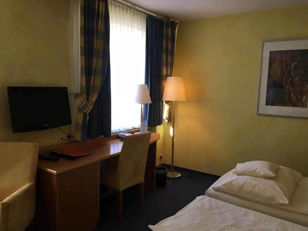 Bedroom, Bed in Businesshotel HEILBRONN- Biberach