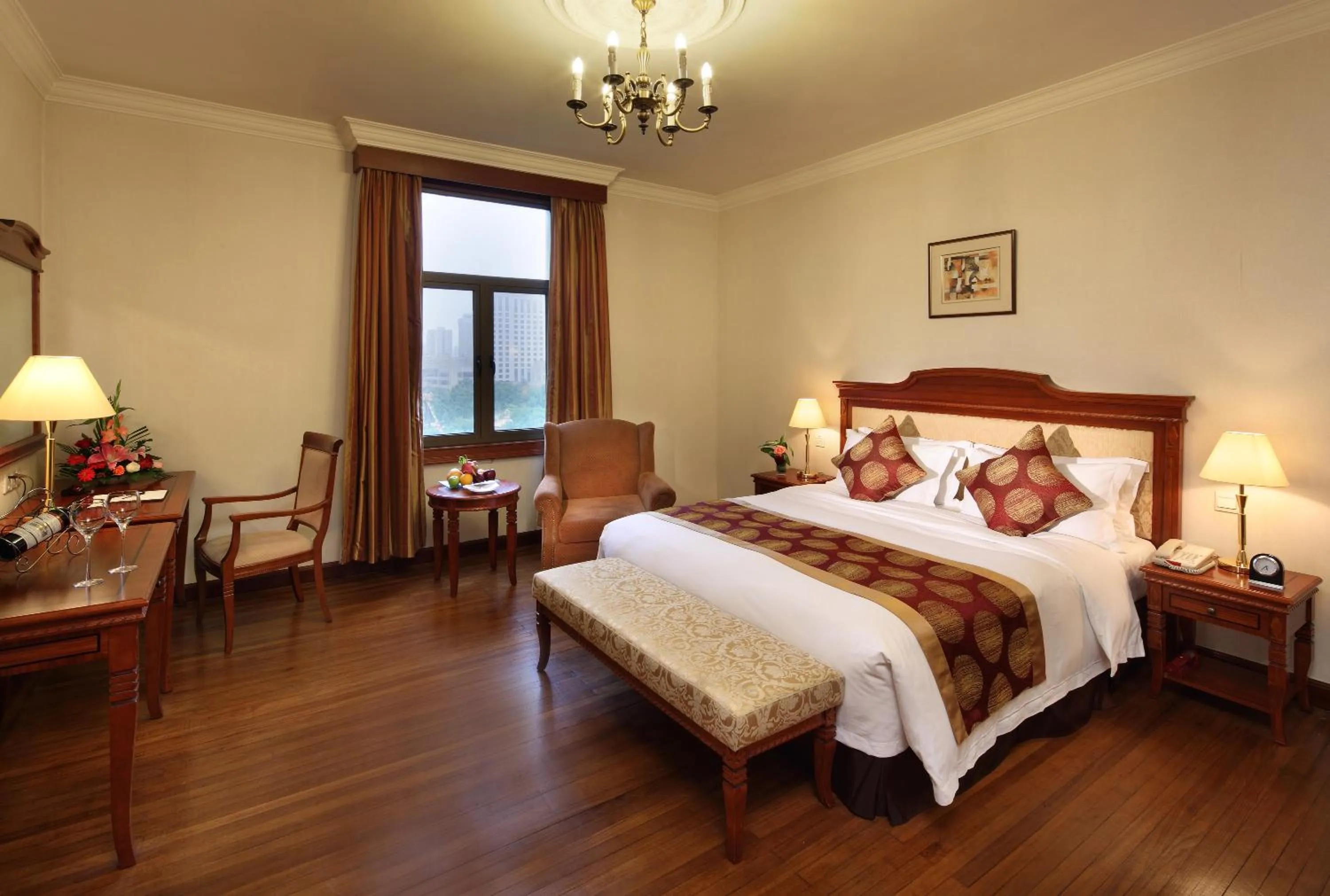 Bed in Jin Jiang Pacific Hotel