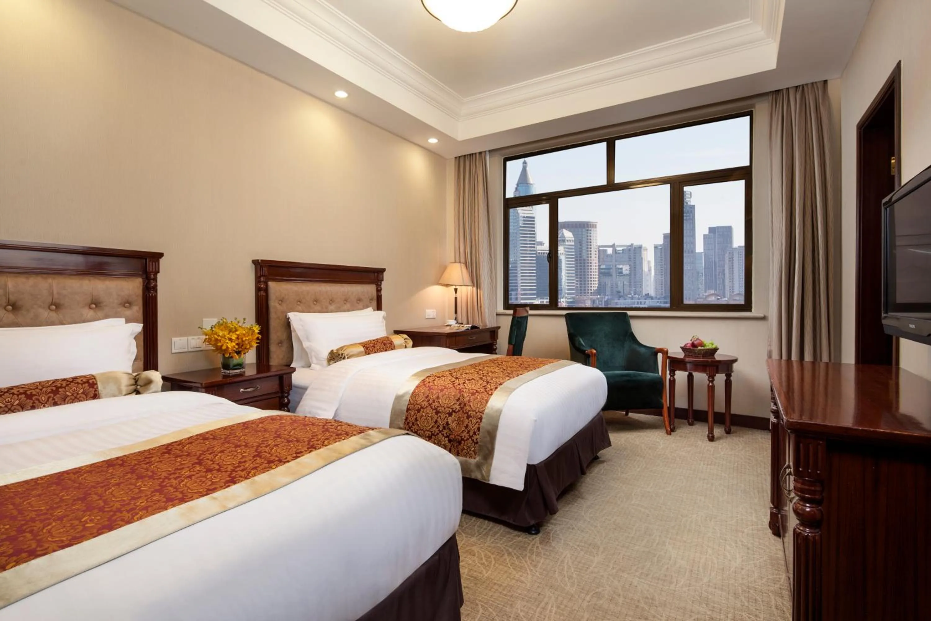 Bed in Jin Jiang Pacific Hotel