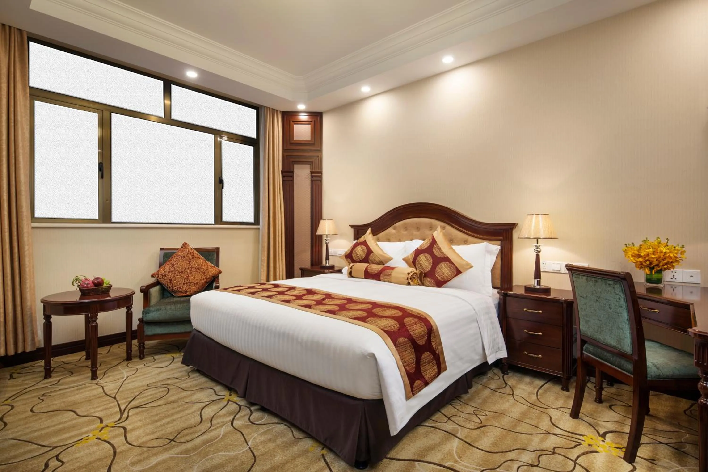 Bed in Jin Jiang Pacific Hotel