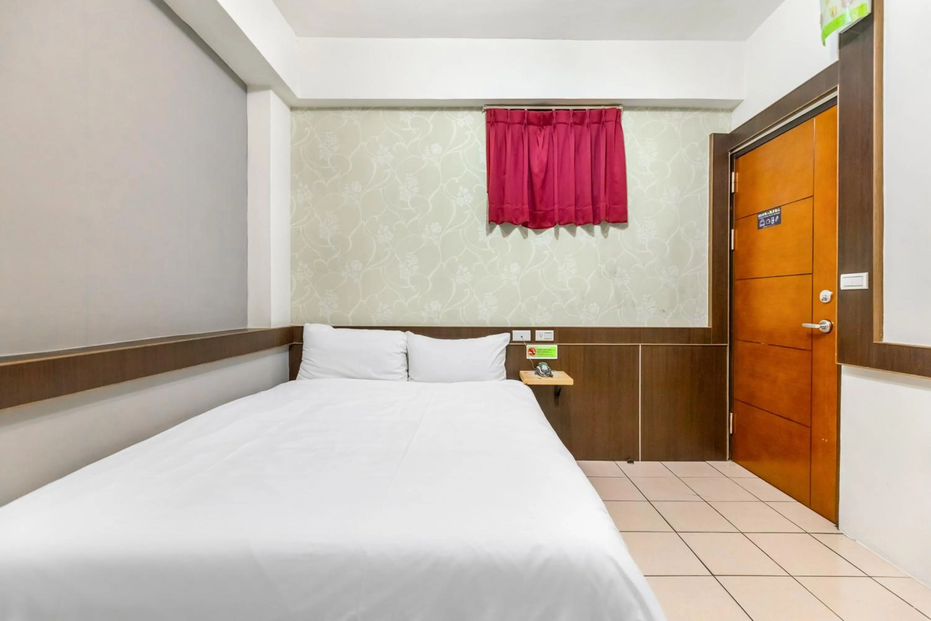 Photo of the whole room, Bed in Forever Happiness Hostel