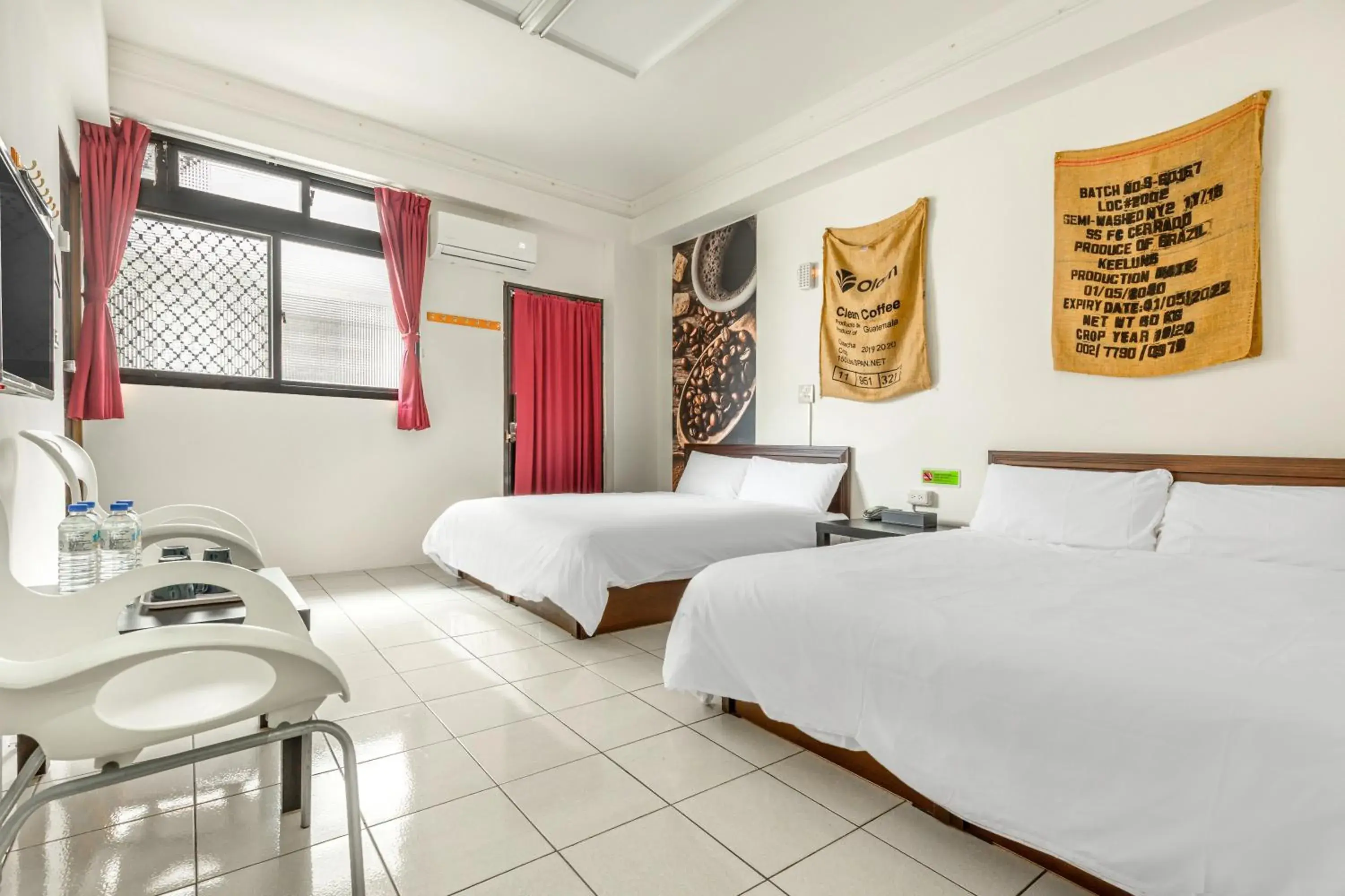 Classic Quadruple Room in Forever Happiness Hostel Classic Quadruple Room in Forever Happiness Hostel