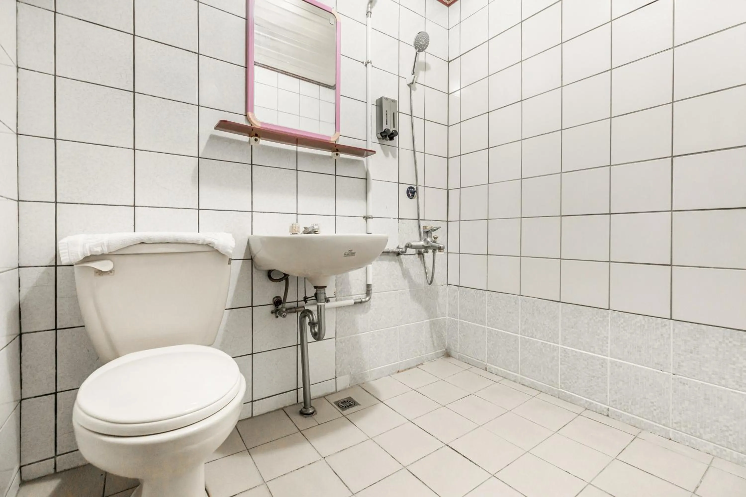 Bathroom in Forever Happiness Hostel