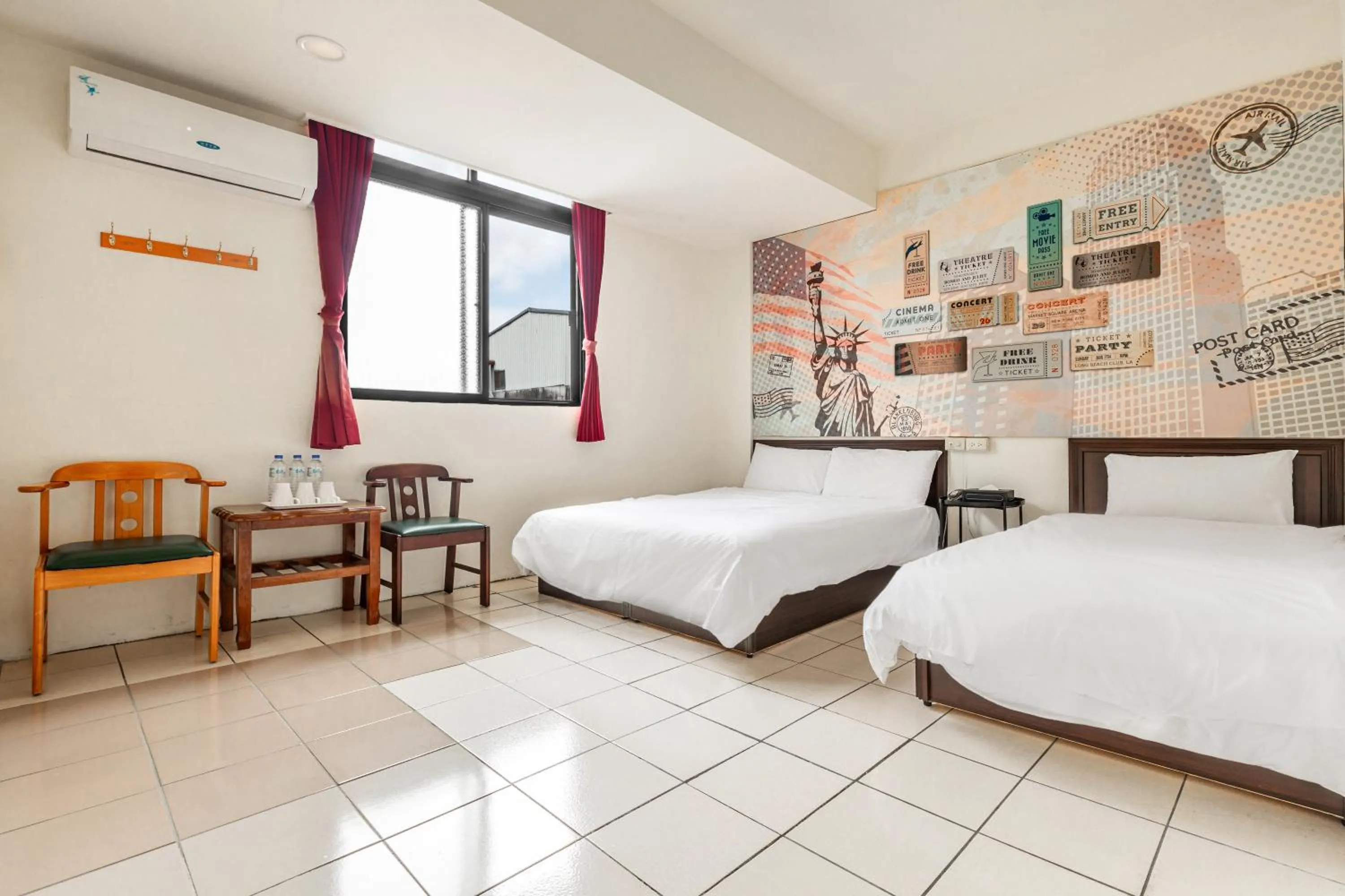 Photo of the whole room, Bed in Forever Happiness Hostel