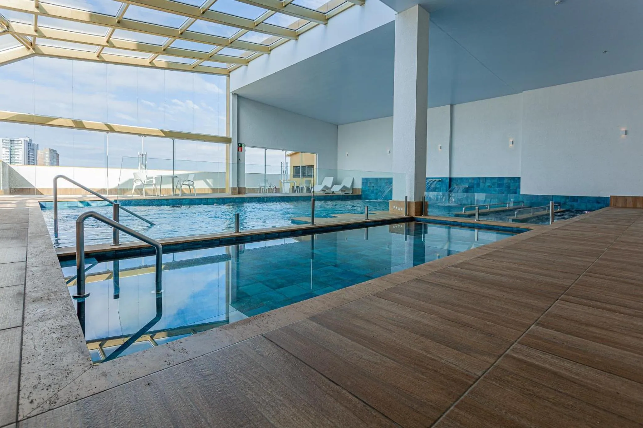 Swimming pool in Travel Inn Hotels Caxias do Sul
