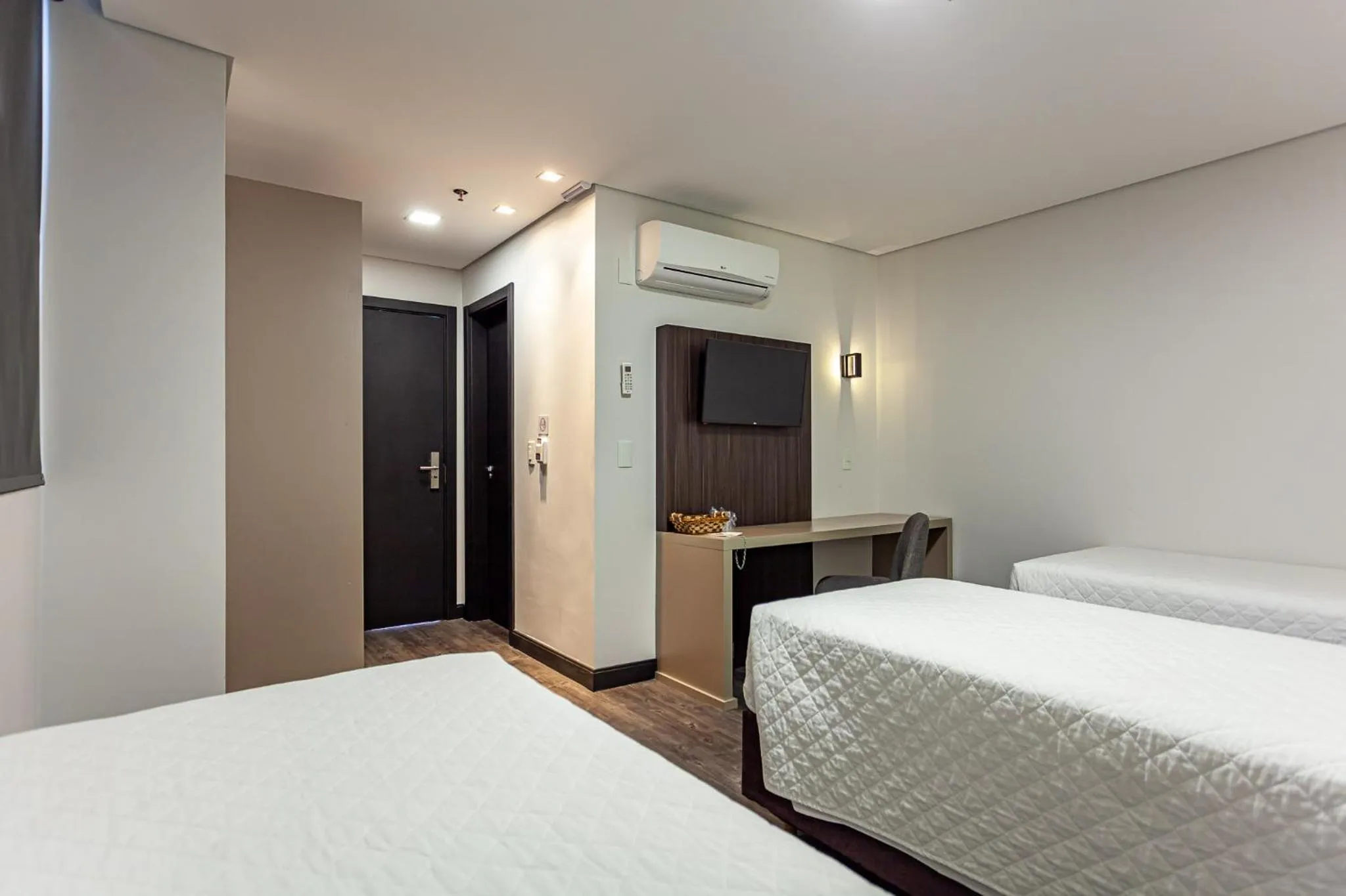 Photo of the whole room, Bed in Travel Inn Hotels Caxias do Sul