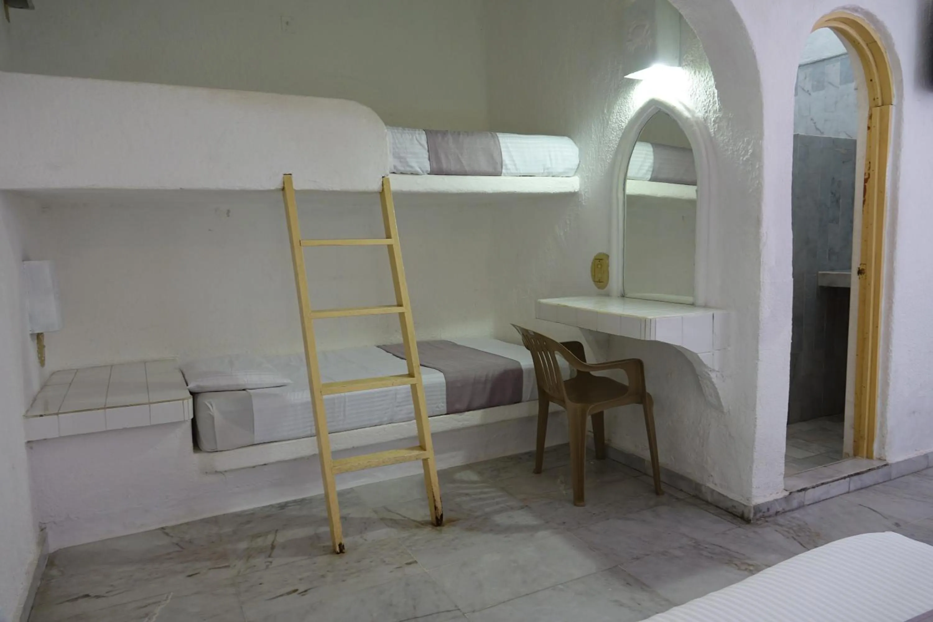 bunk bed, Bed in Suites La Audiencia