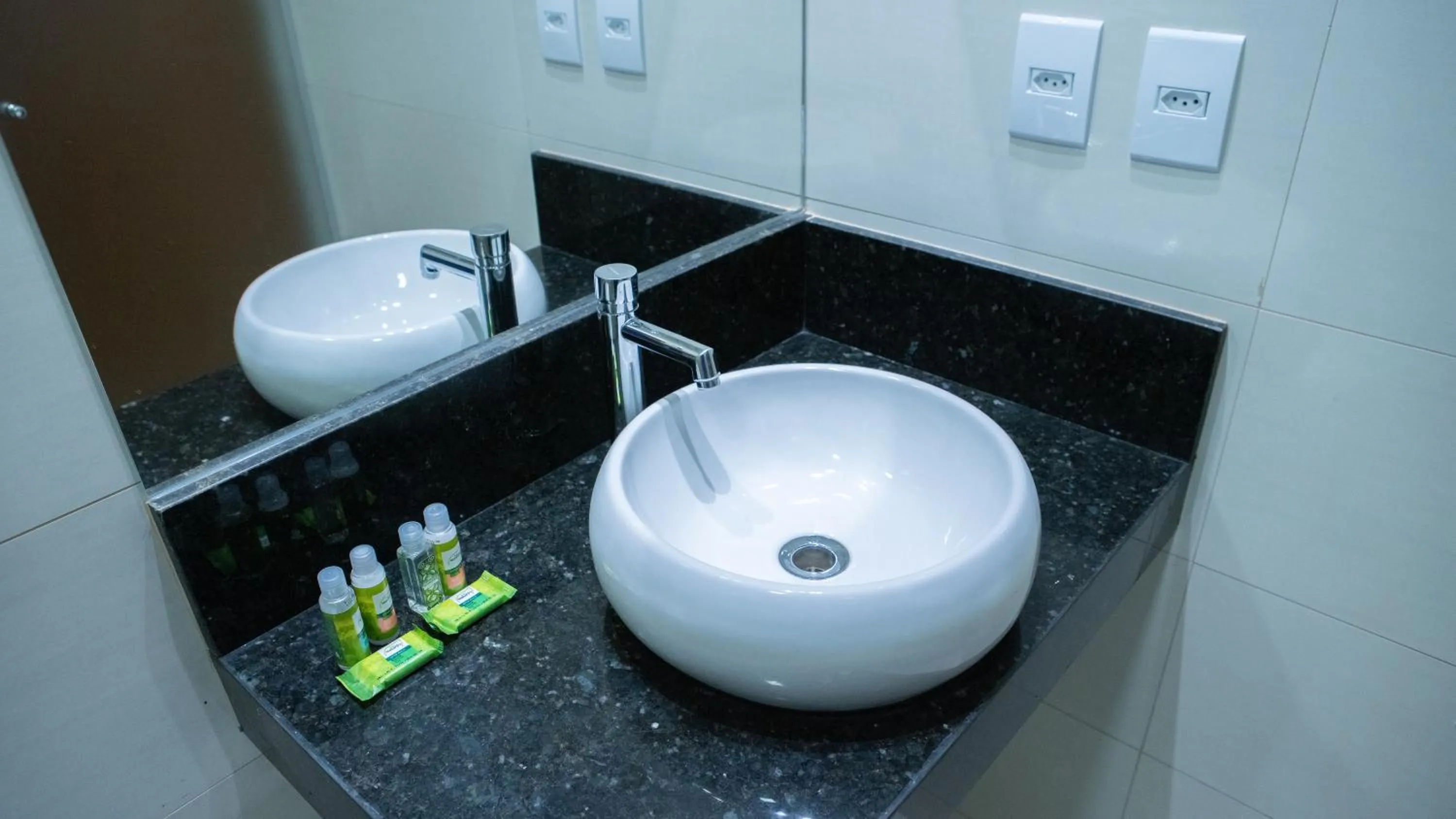 Bathroom in Aero Inn Hotel