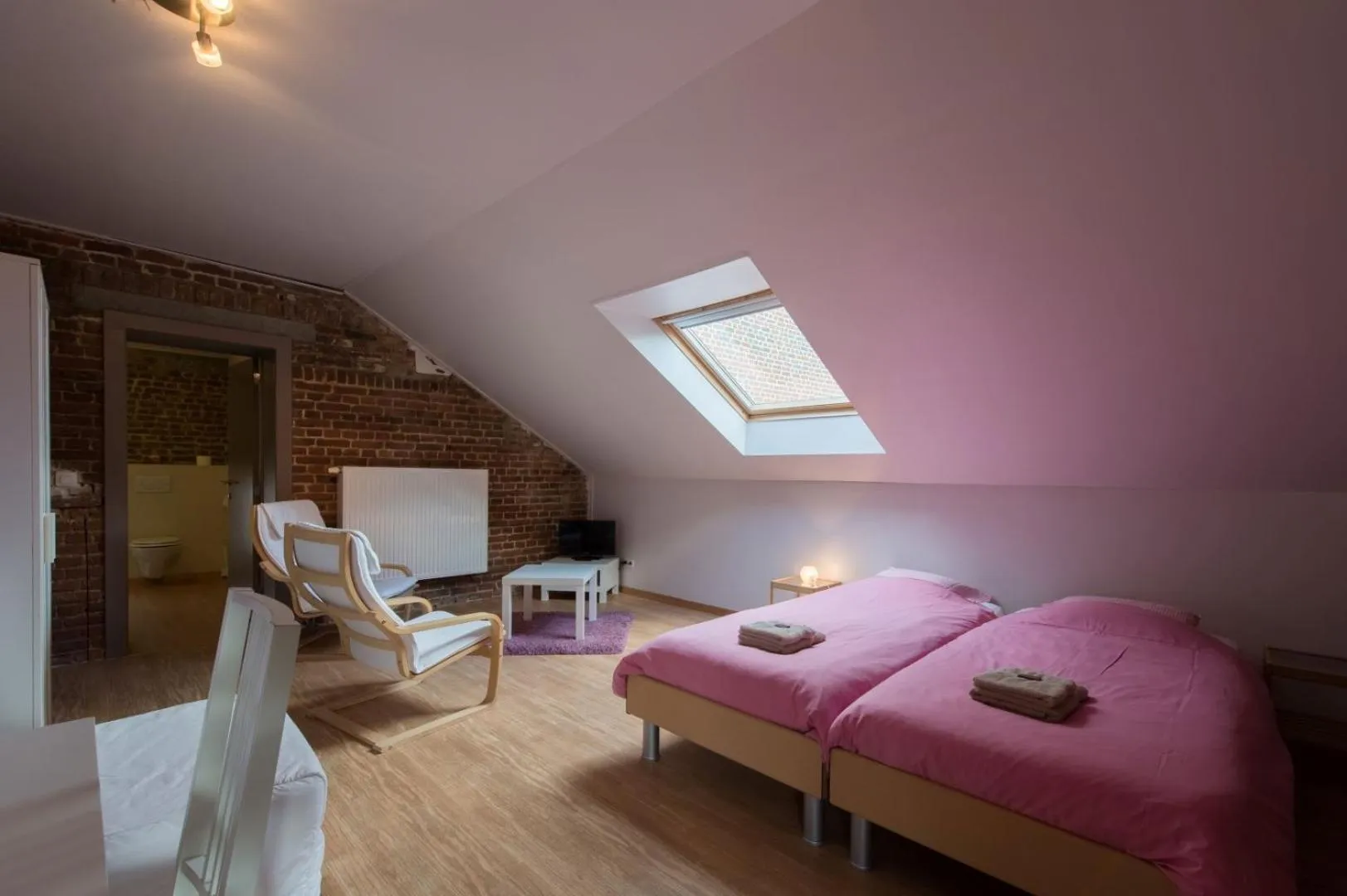 Photo of the whole room, Bed in B&B 't Maanhof