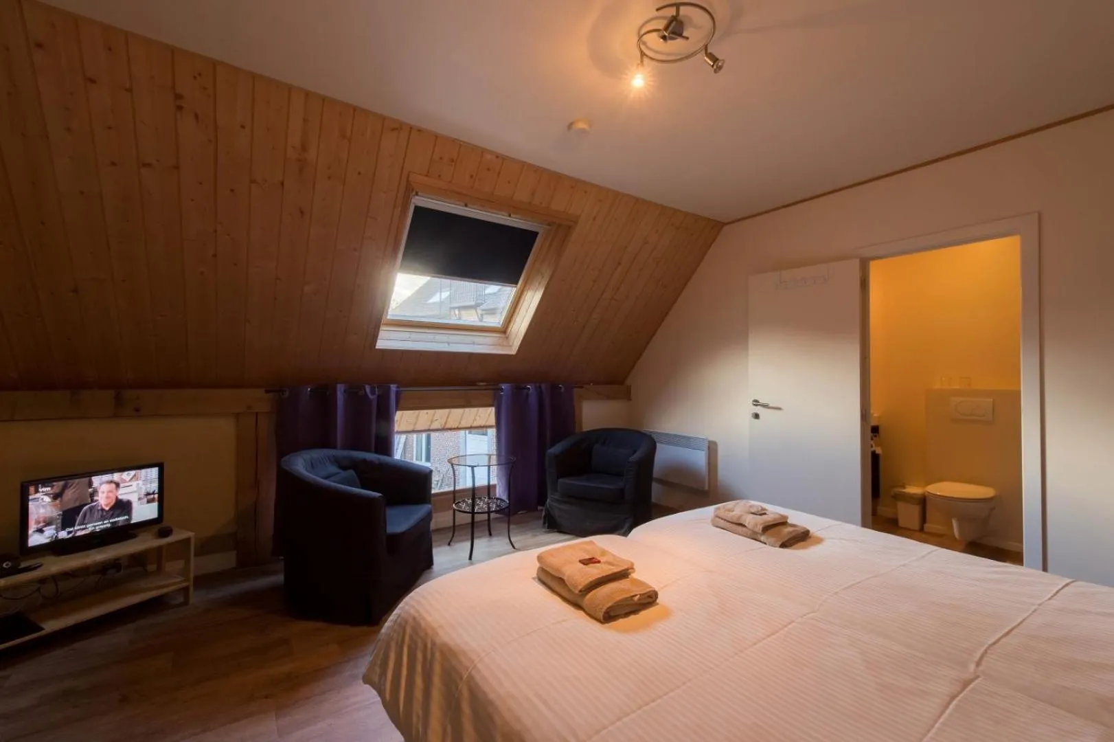 Photo of the whole room, Bed in B&B 't Maanhof