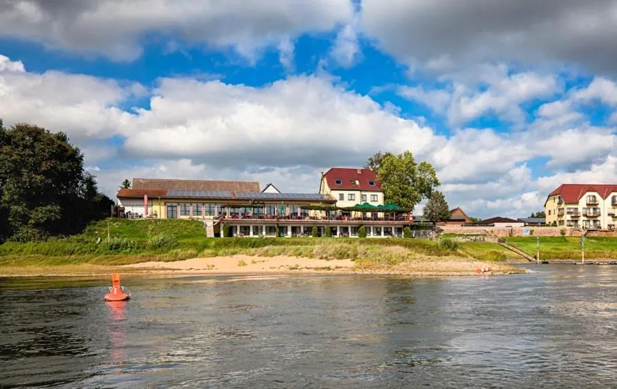 Property building in Elbterrassen zu Brambach