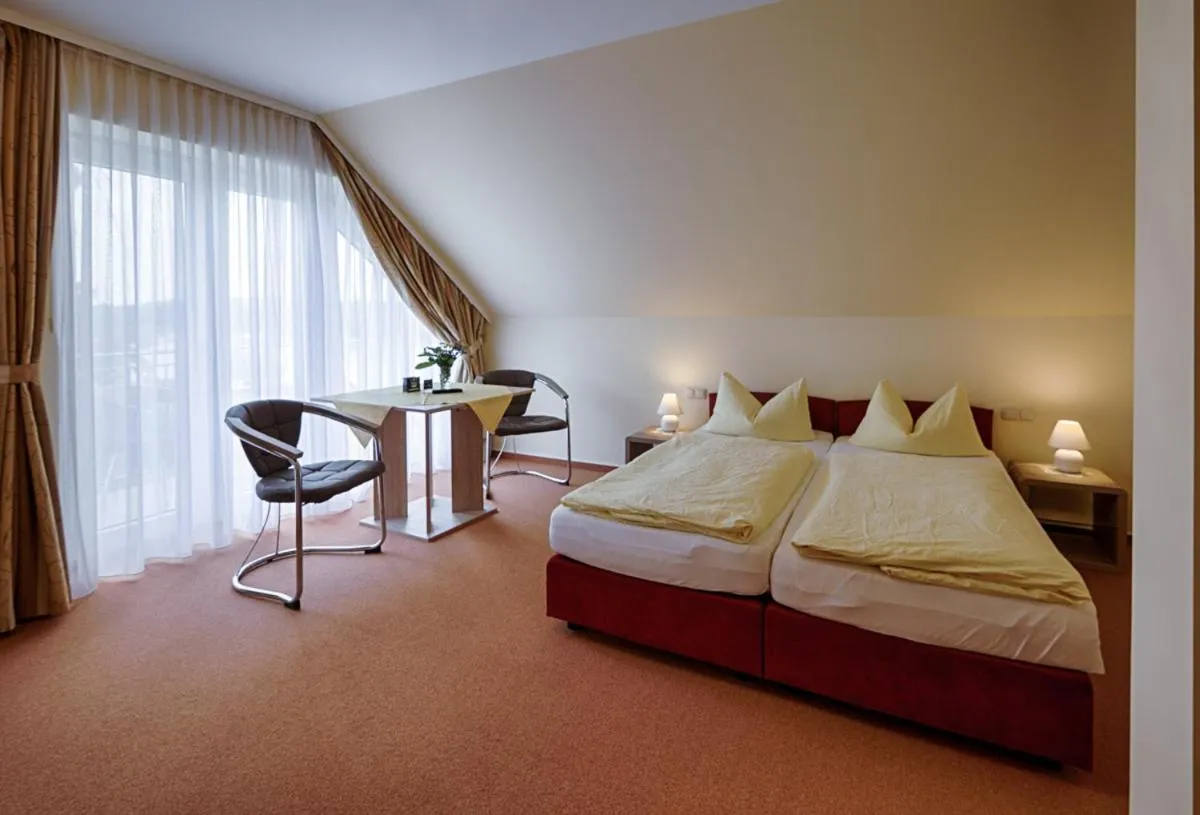Photo of the whole room, Bed in Elbterrassen zu Brambach