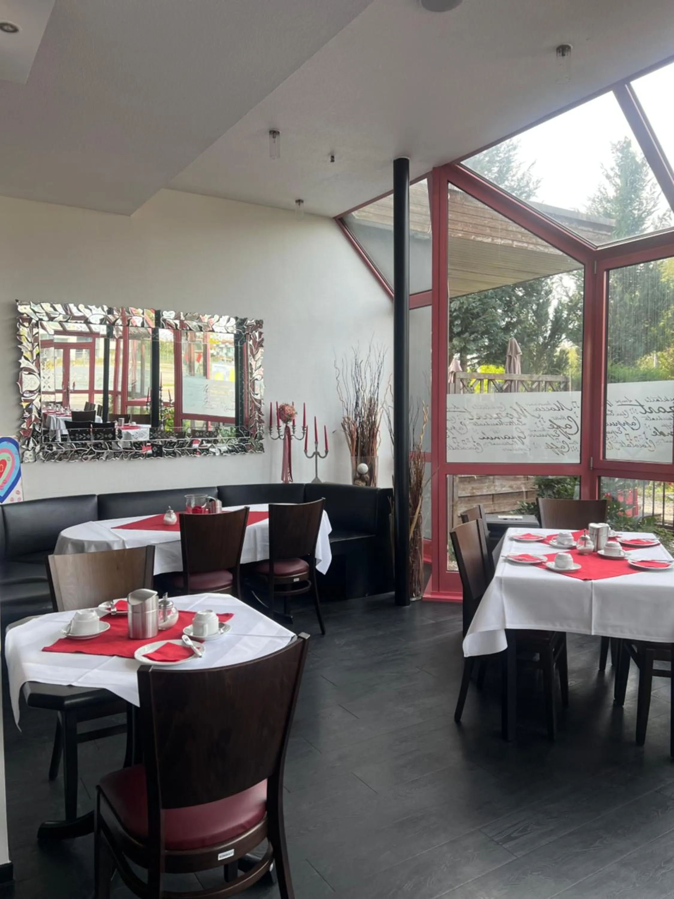 Restaurant/places to eat in Hotel Mozart