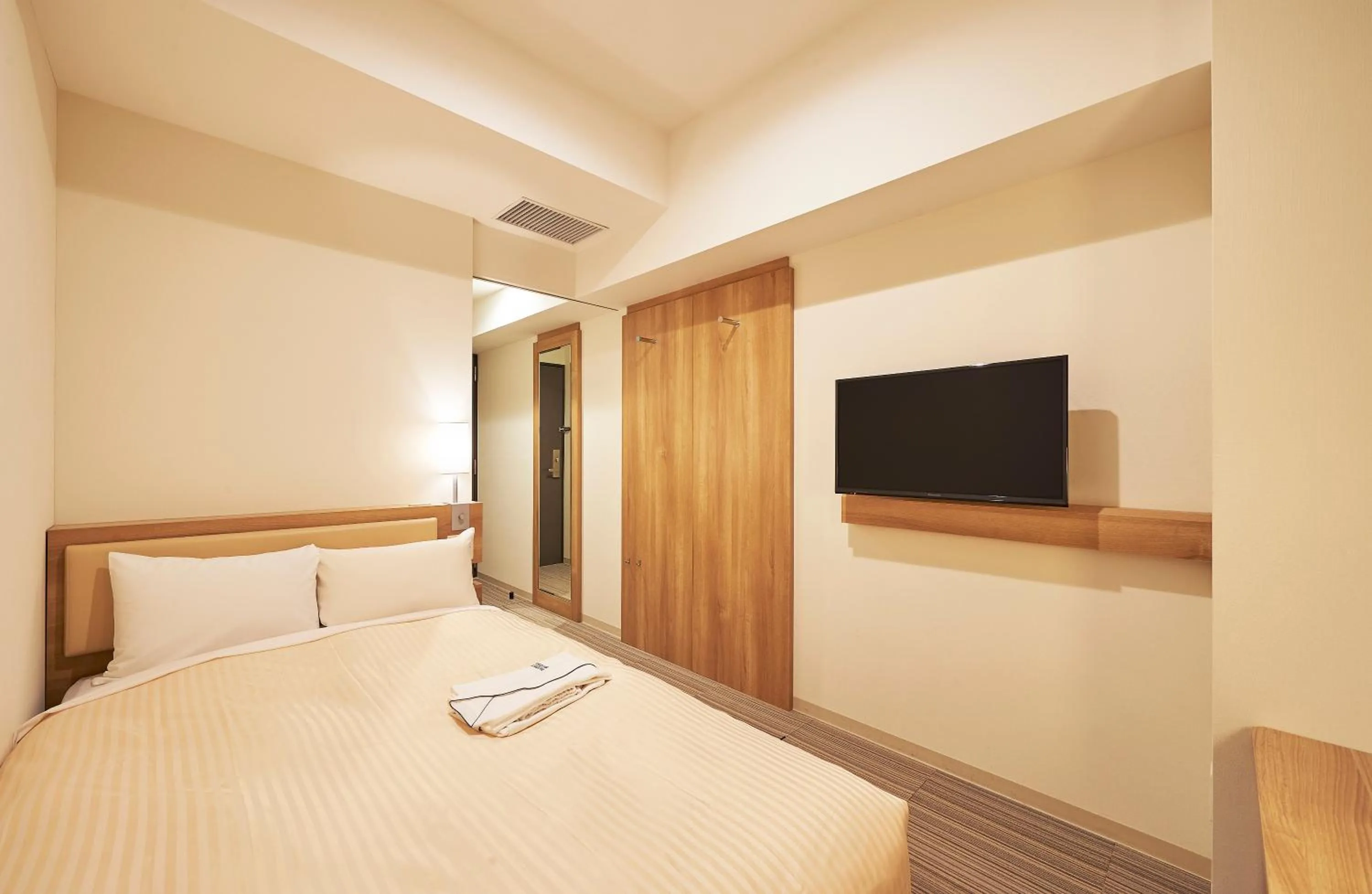 Photo of the whole room, Bed in Sotetsu Fresa Inn Kanda-Otemachi