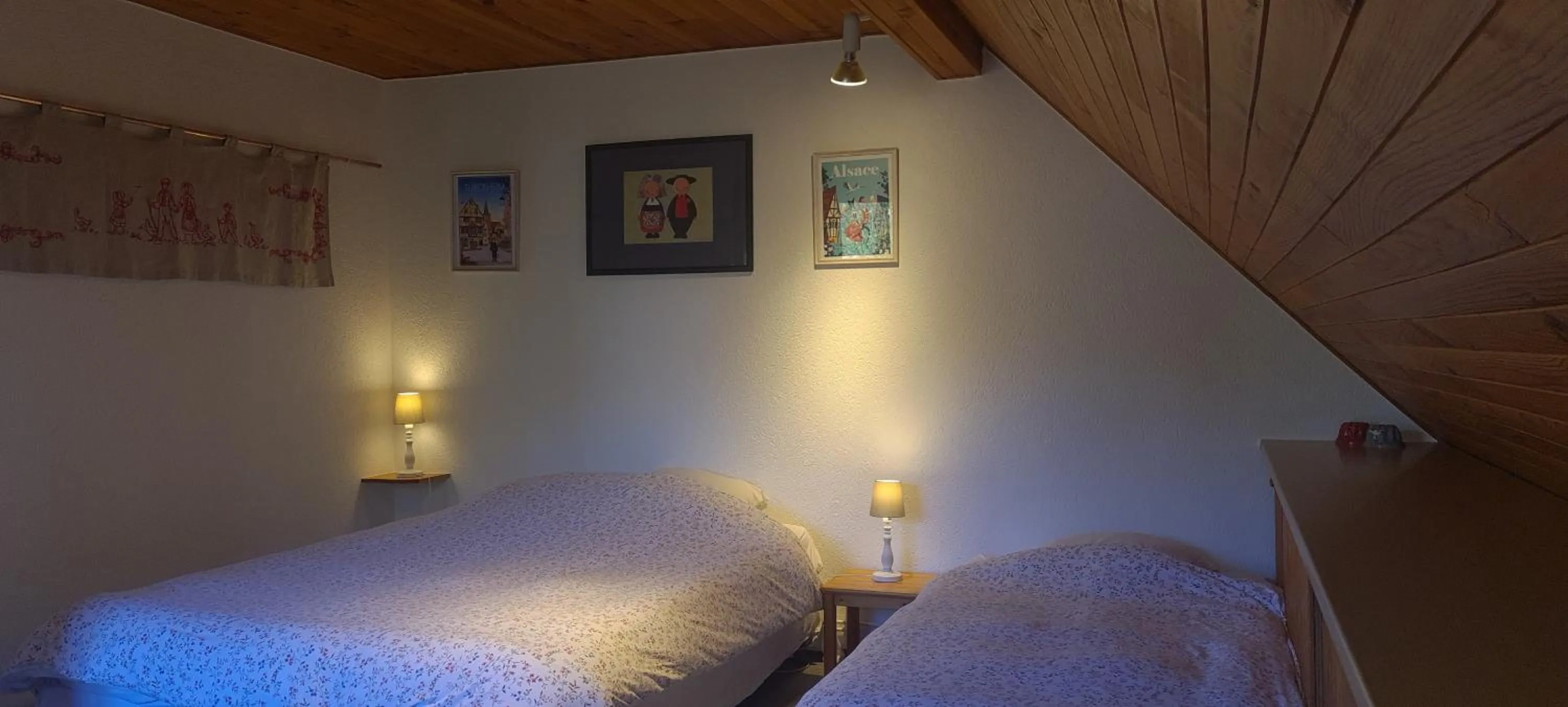 Photo of the whole room, Bed in Gîte et chambres d'hôtes Les Framboises