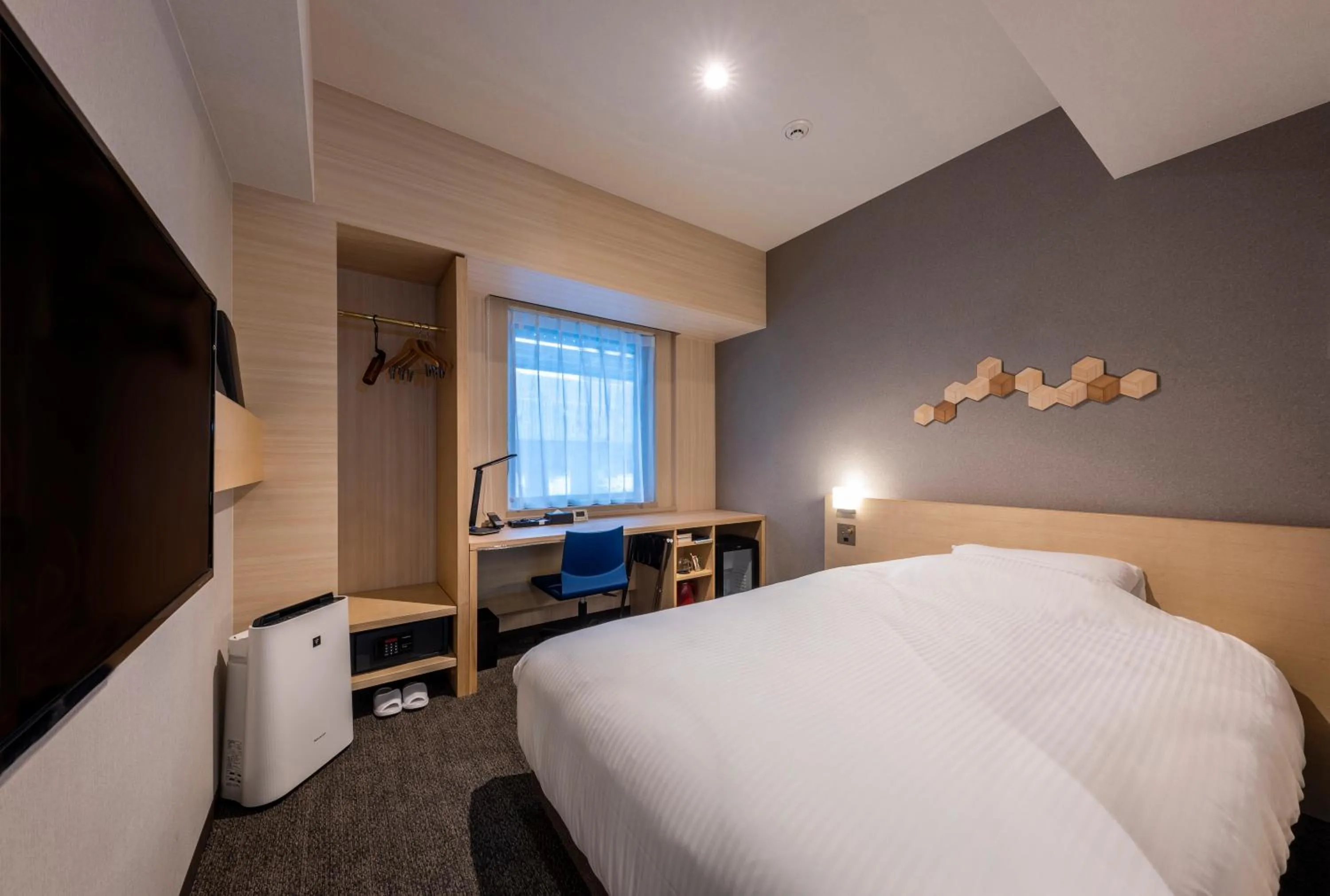 Bed in JR Clement Inn Kochi