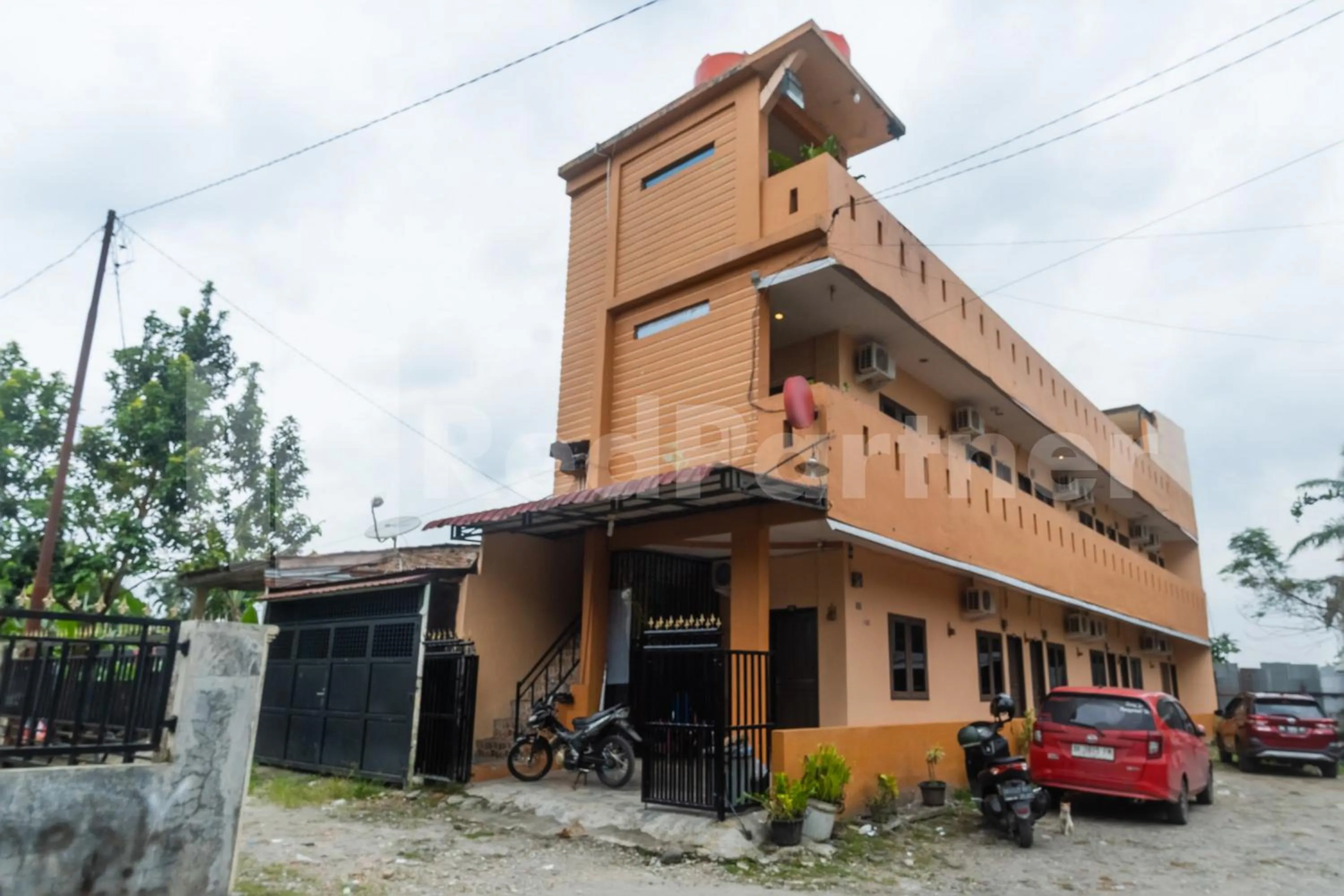Property building in Teratai Guesthouse at RS Adam Malik Medan Mitra RedDoorz