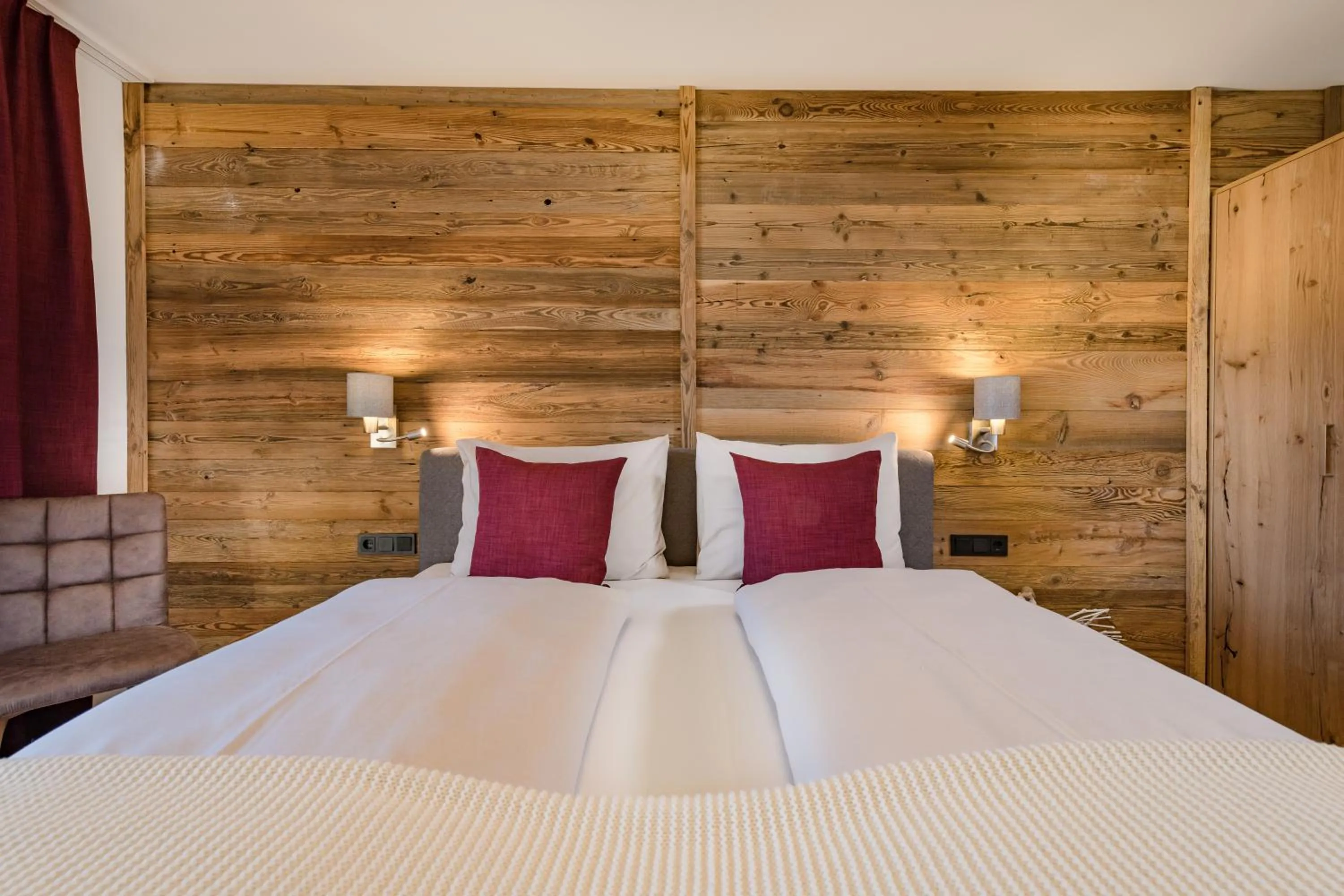 Photo of the whole room, Bed in AlpenParks Hotel & Apartment Hochkönig