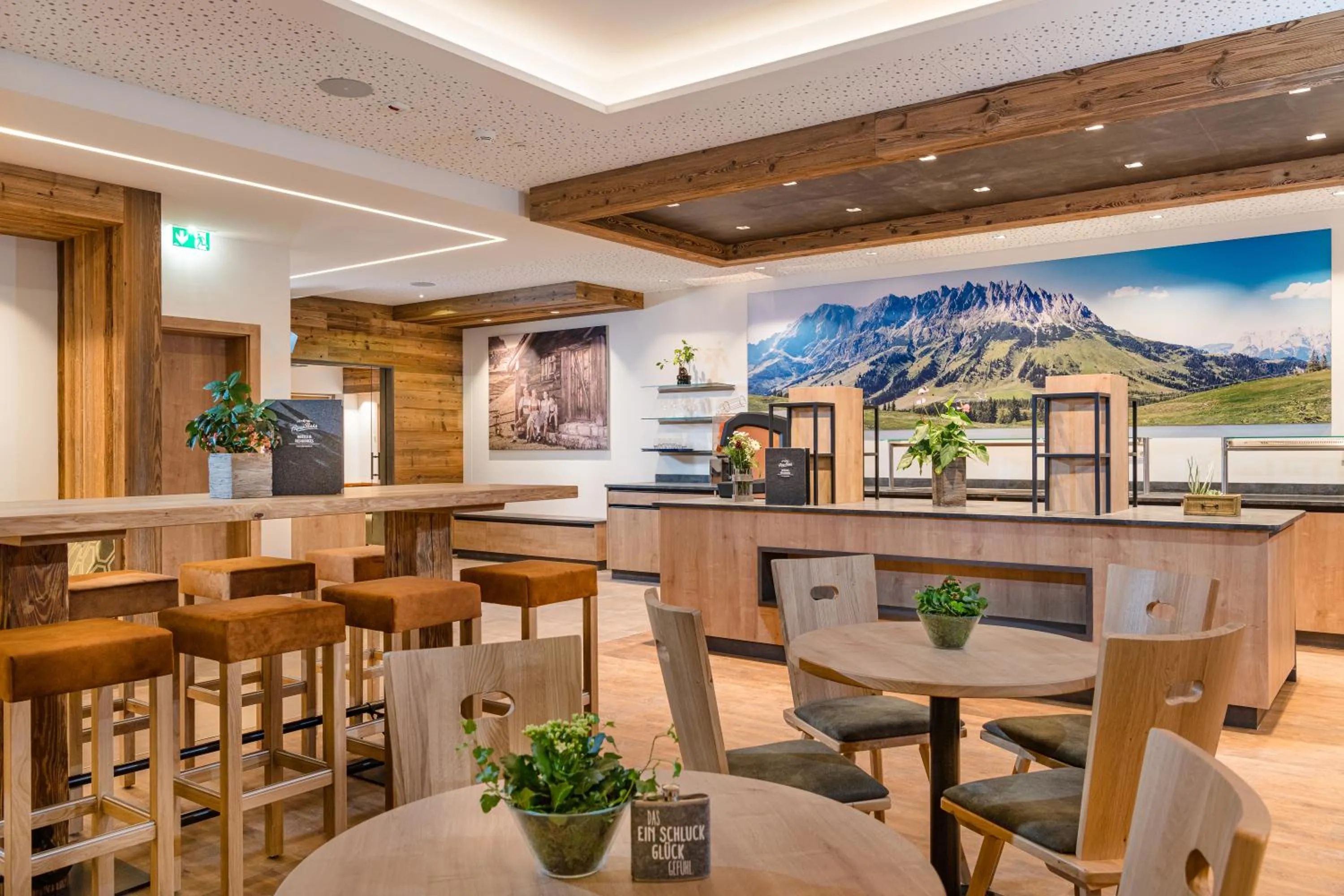 Restaurant/places to eat in AlpenParks Hotel & Apartment Hochkönig