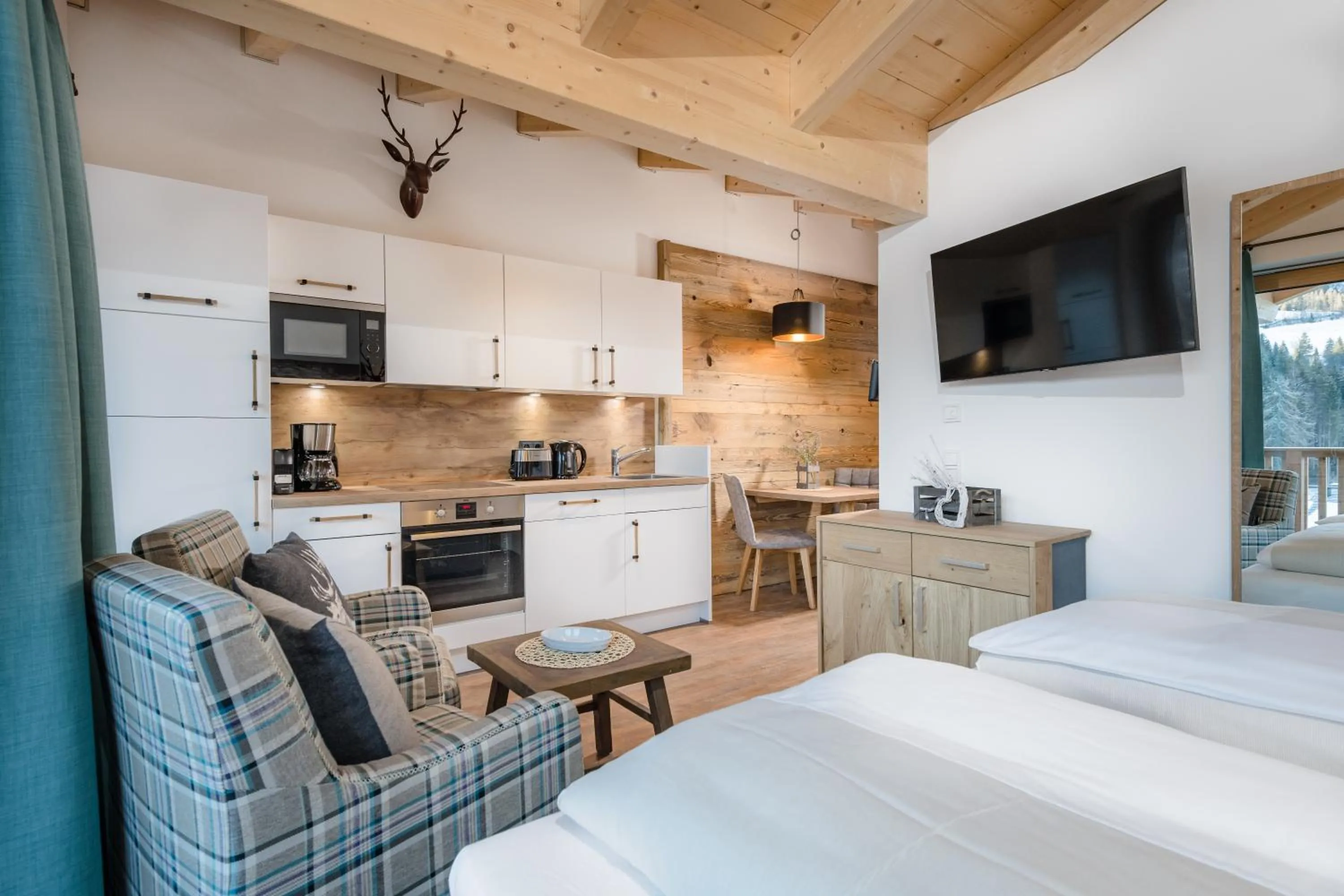 Kitchen or kitchenette, Bed in AlpenParks Hotel & Apartment Hochkönig