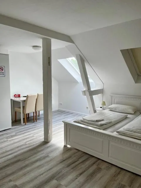 Bed in Hotel Lübecker Hof