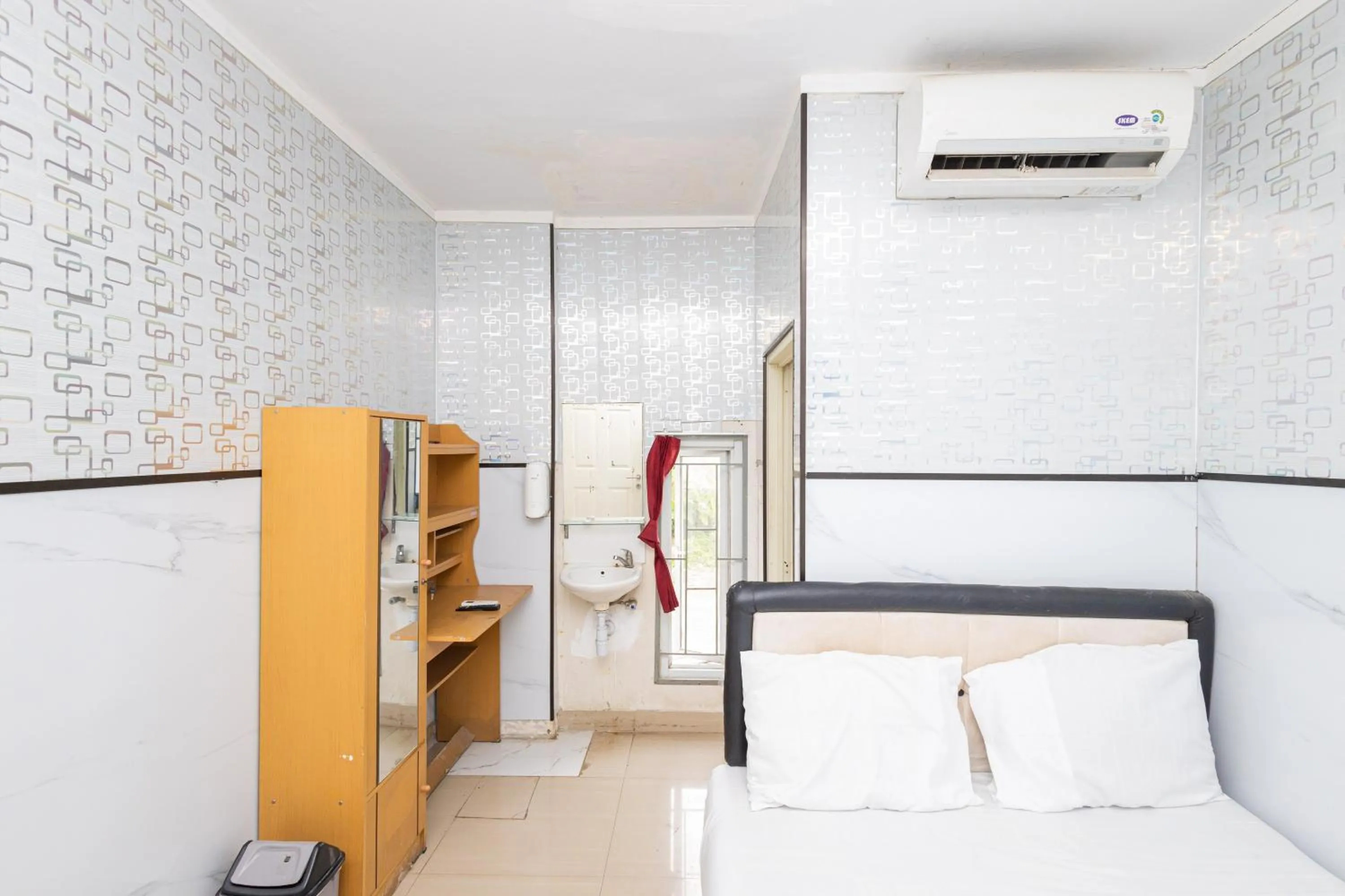 Bed in Alfa Guesthouse Serpong Mitra RedDoorz