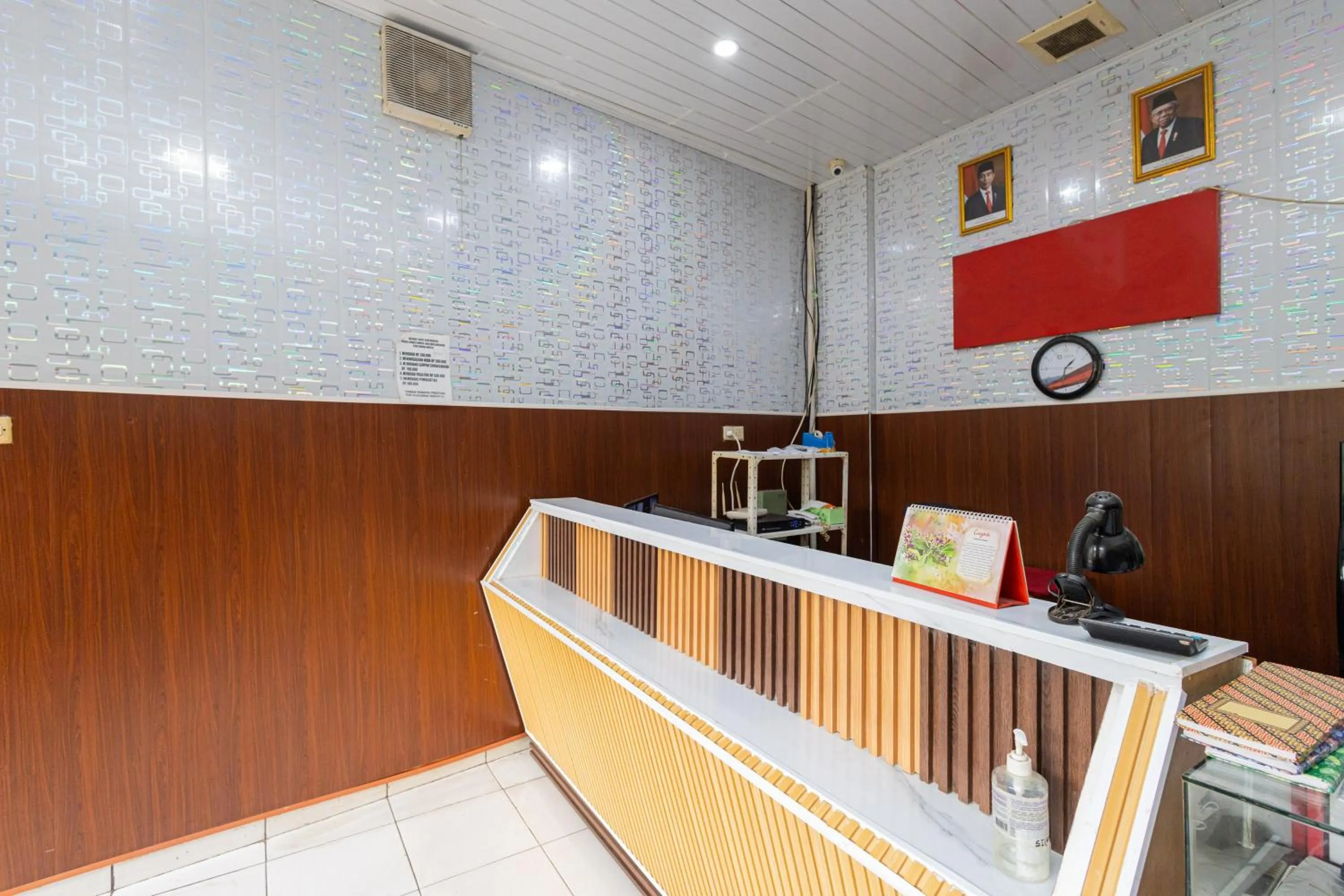 Lobby or reception in Alfa Guesthouse Serpong Mitra RedDoorz