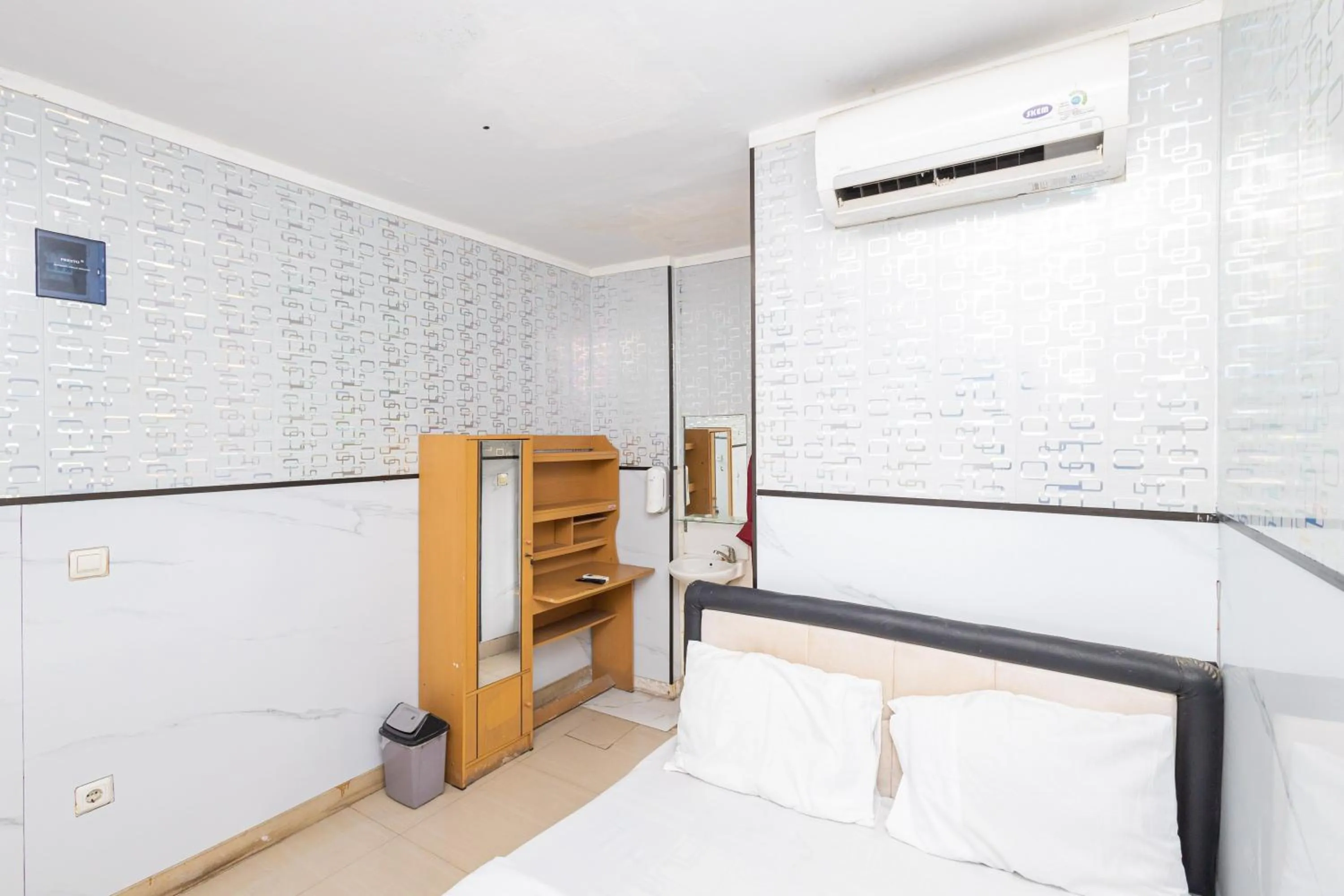 Bed in Alfa Guesthouse Serpong Mitra RedDoorz