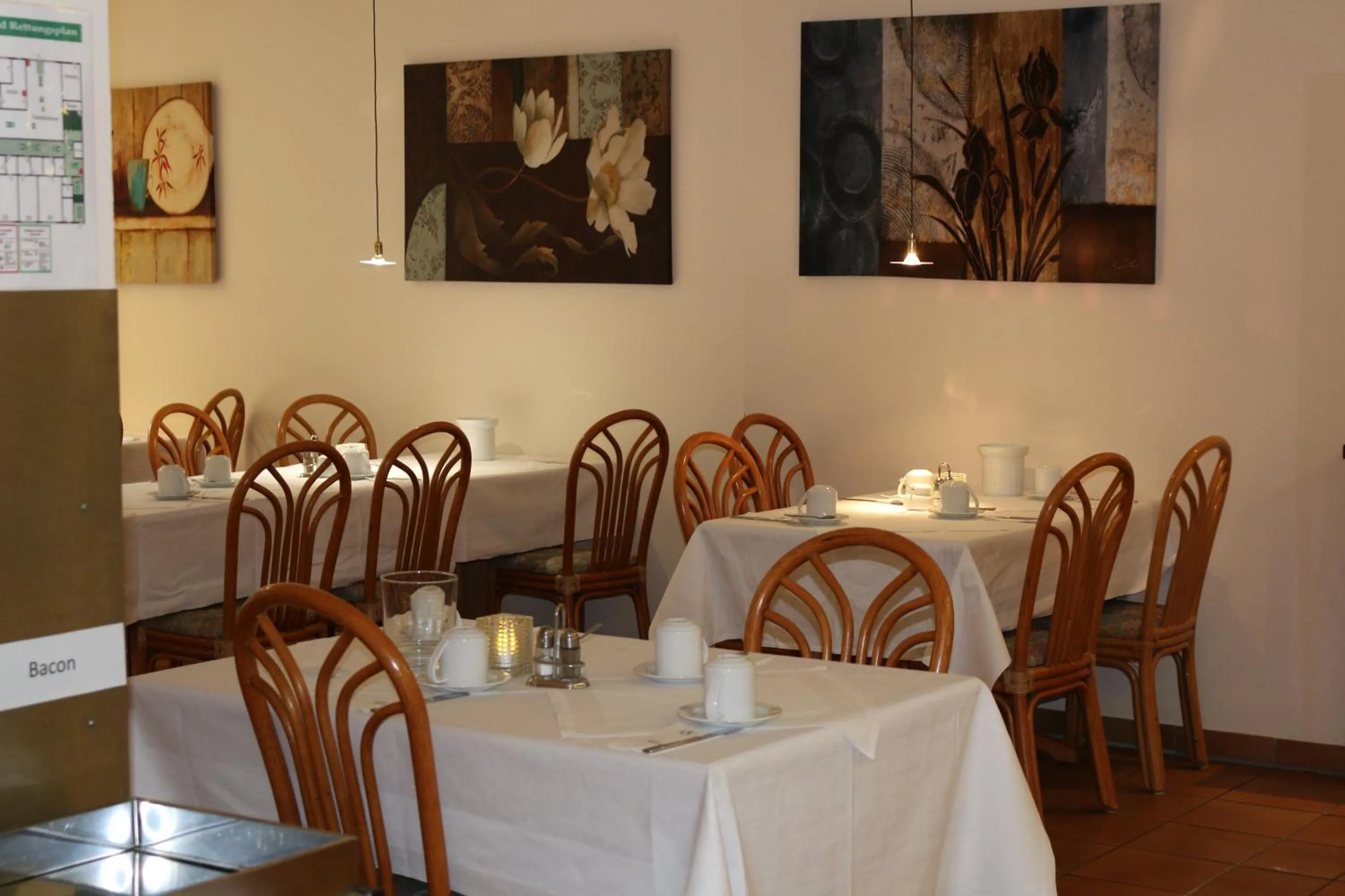 Restaurant/places to eat in Elbbrücken Hotel