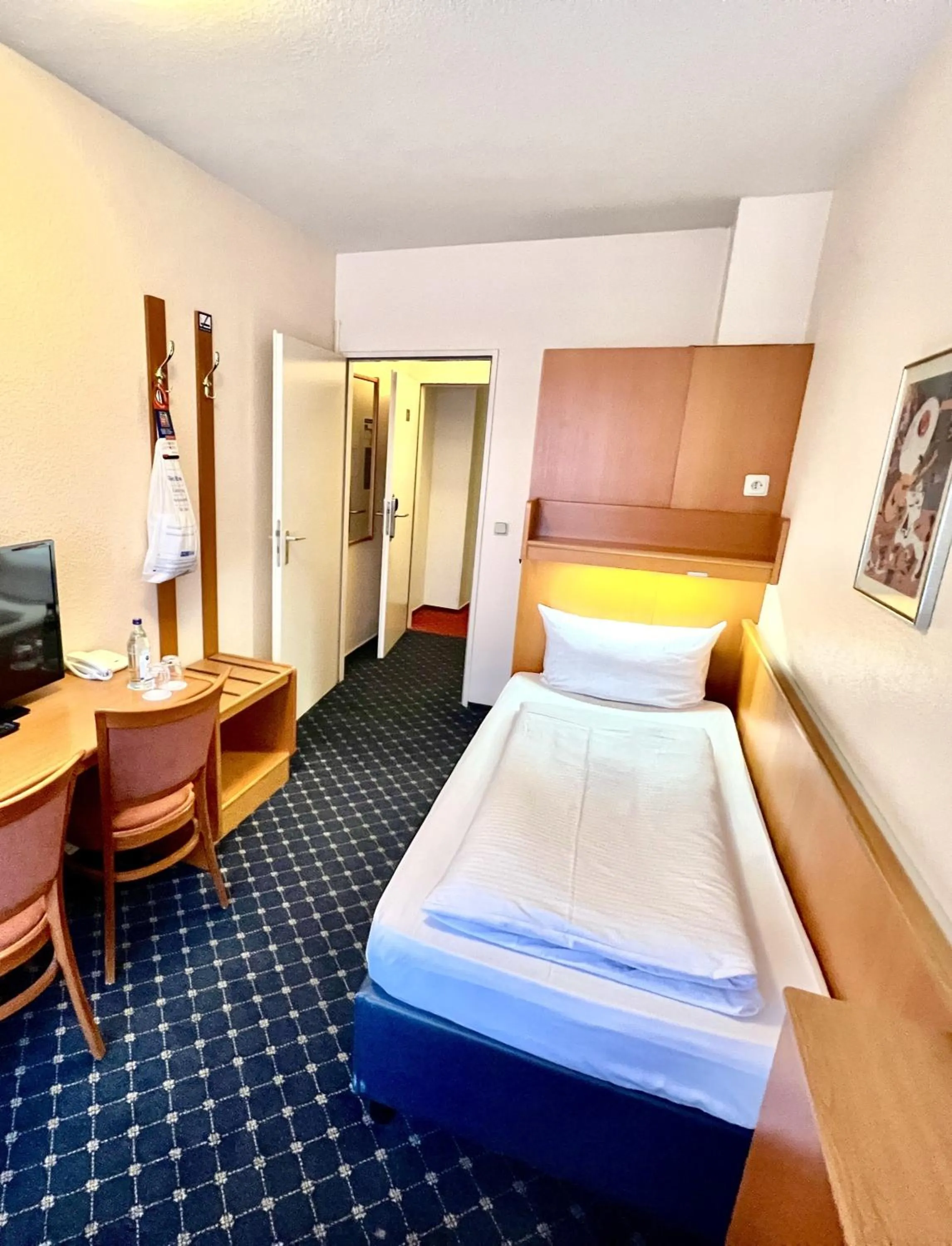 Bed in Elbbrücken Hotel