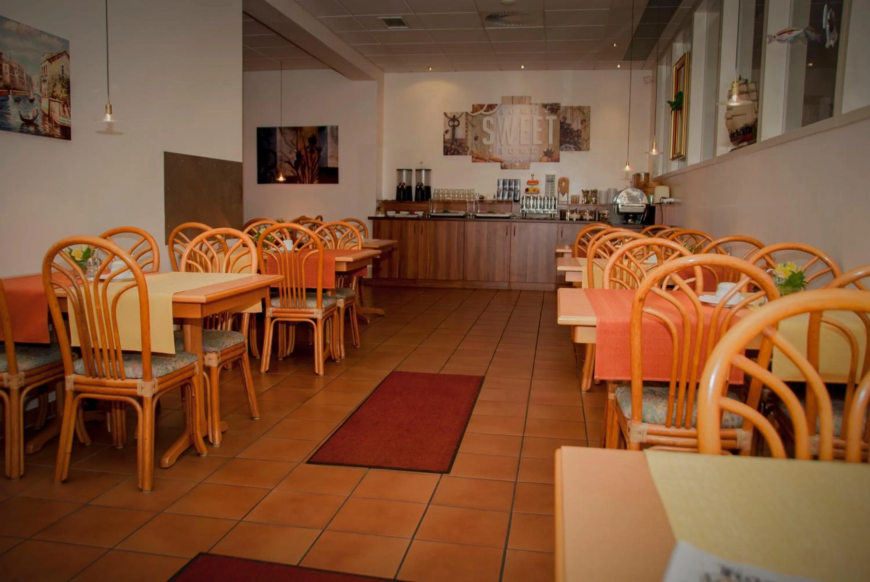 Restaurant/places to eat in Elbbrücken Hotel