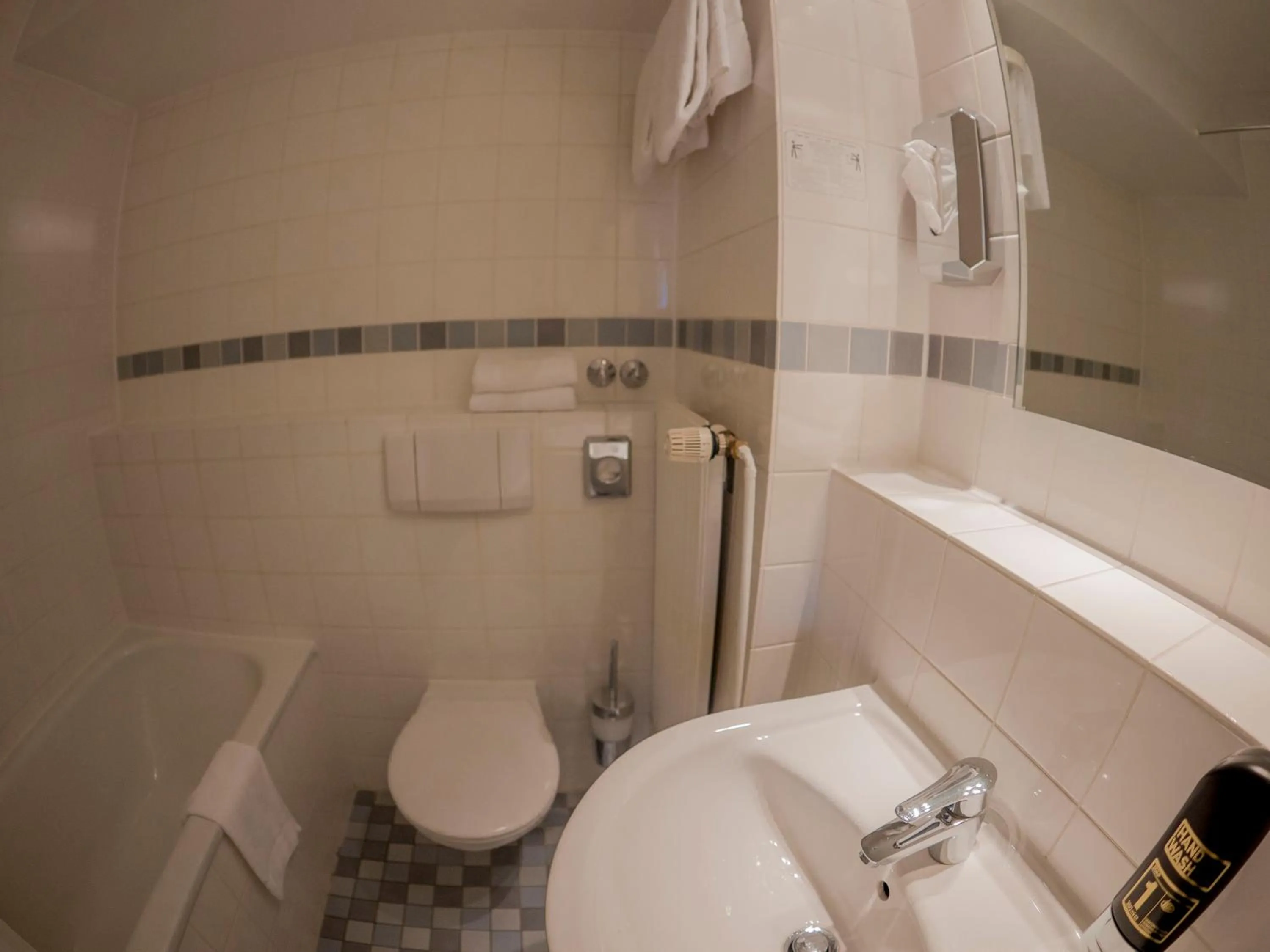 Bathroom in Elbbrücken Hotel