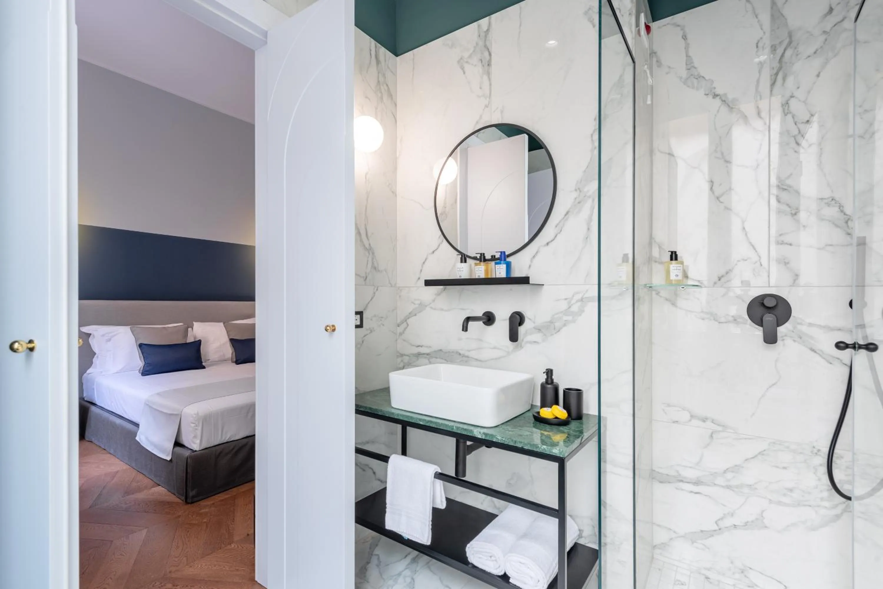 Bathroom, Bed in M20 Boutique Hotel