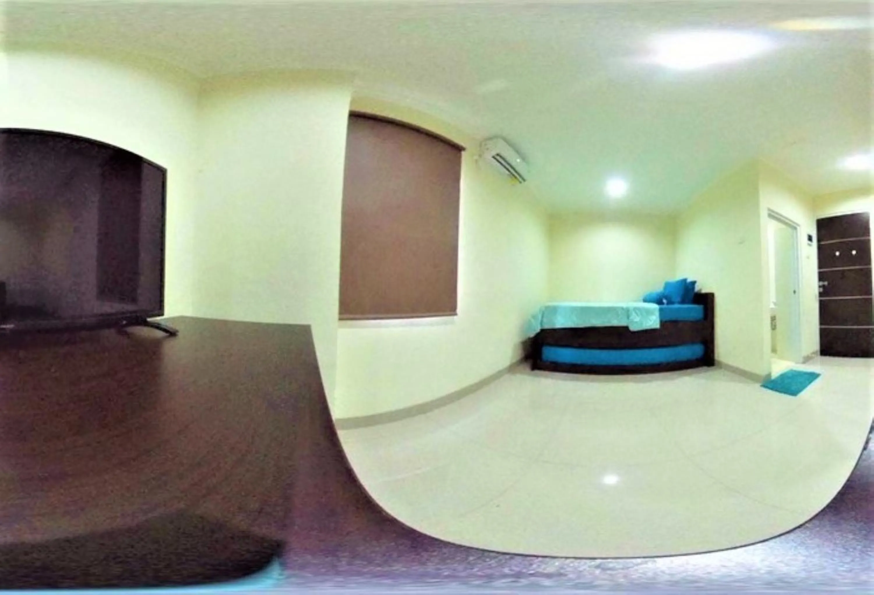 Bedroom, Bed in Giant Kost