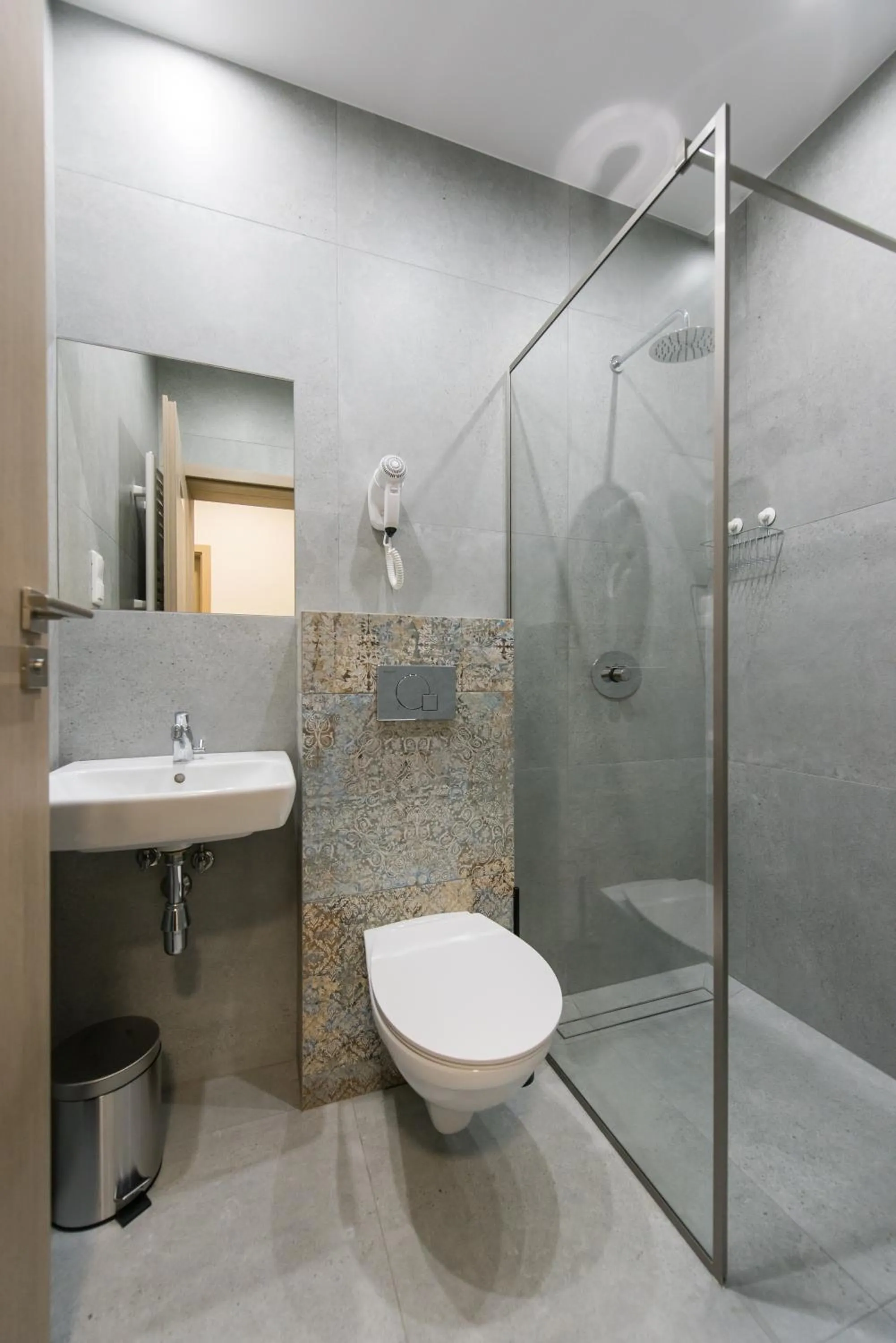 Shower in Hostel SMS FREE PARKING