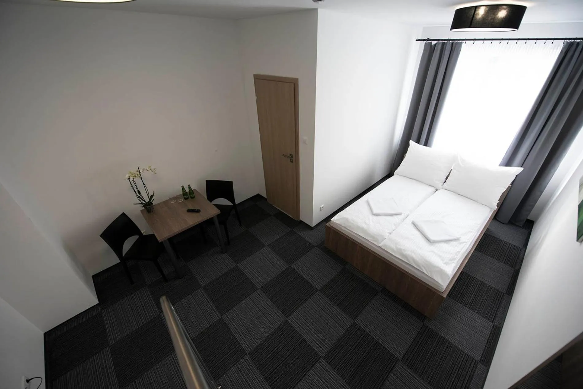 Bed in Hostel SMS FREE PARKING