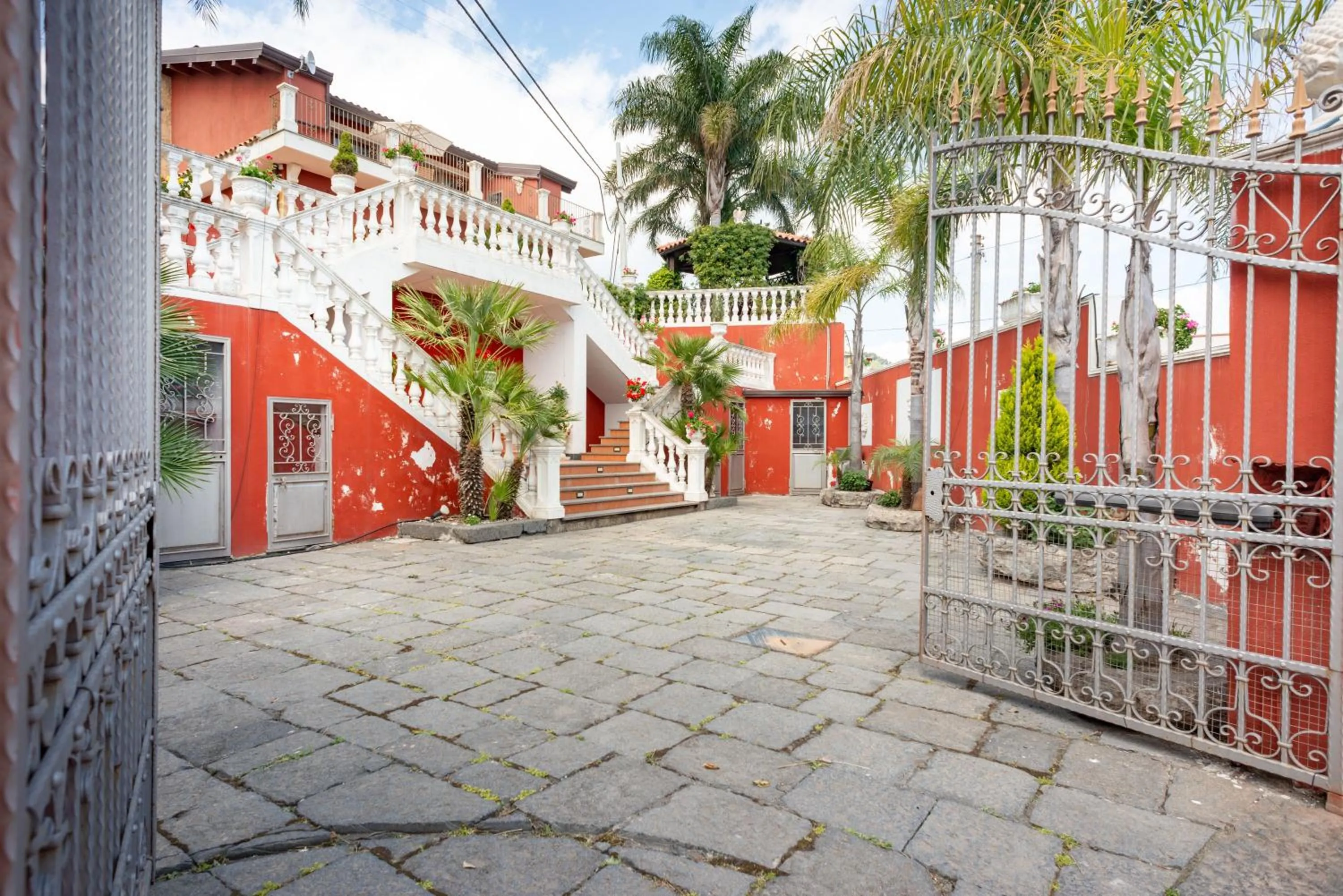 Property building in Ai confini dell Etna 1