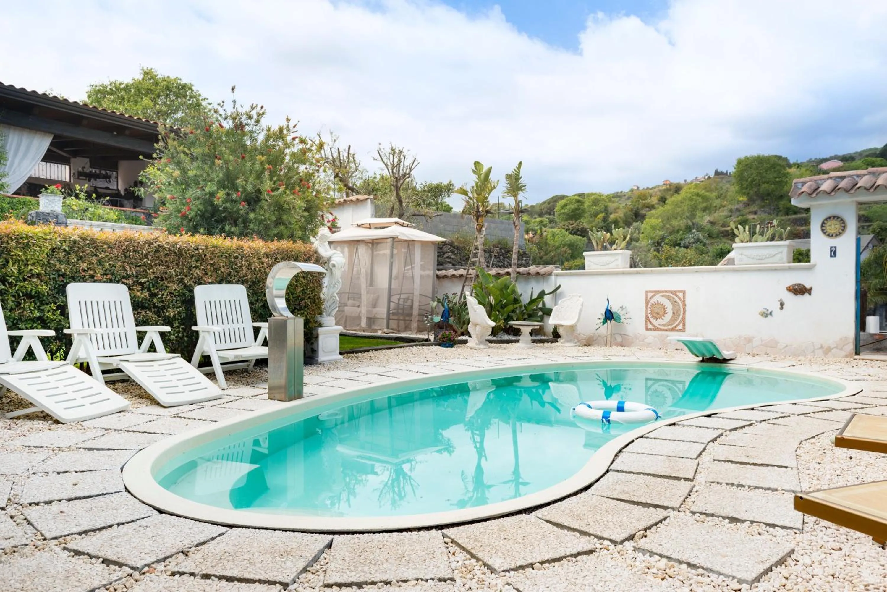 Swimming pool in Ai confini dell Etna 1