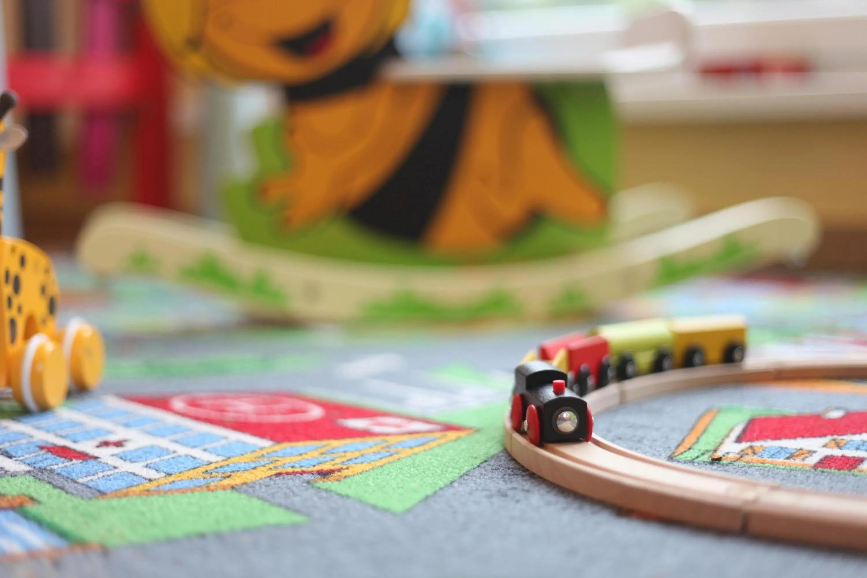 children in a&o Aachen Hauptbahnhof