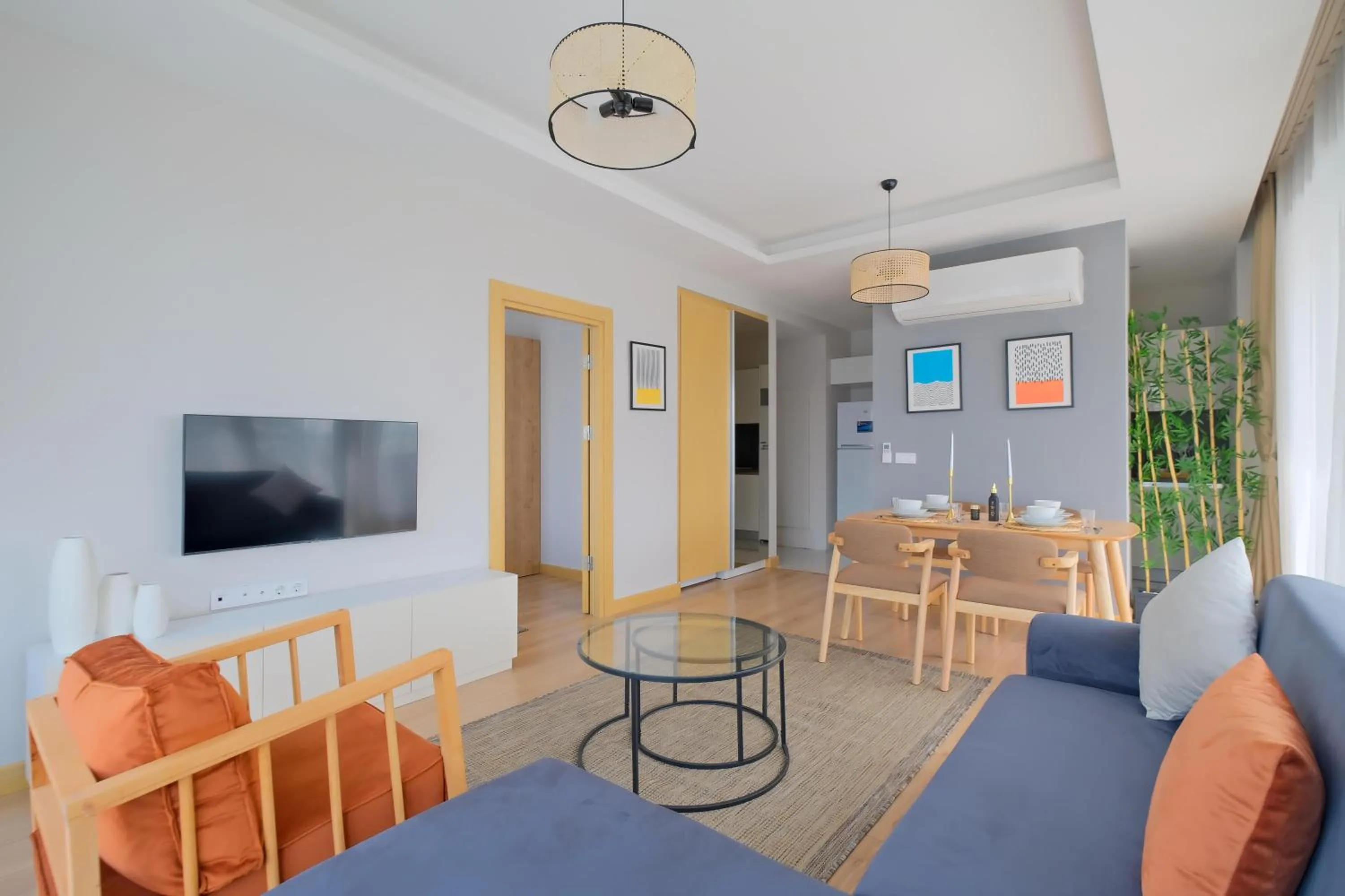 Communal lounge/ TV room in Grand Residence by NewInn