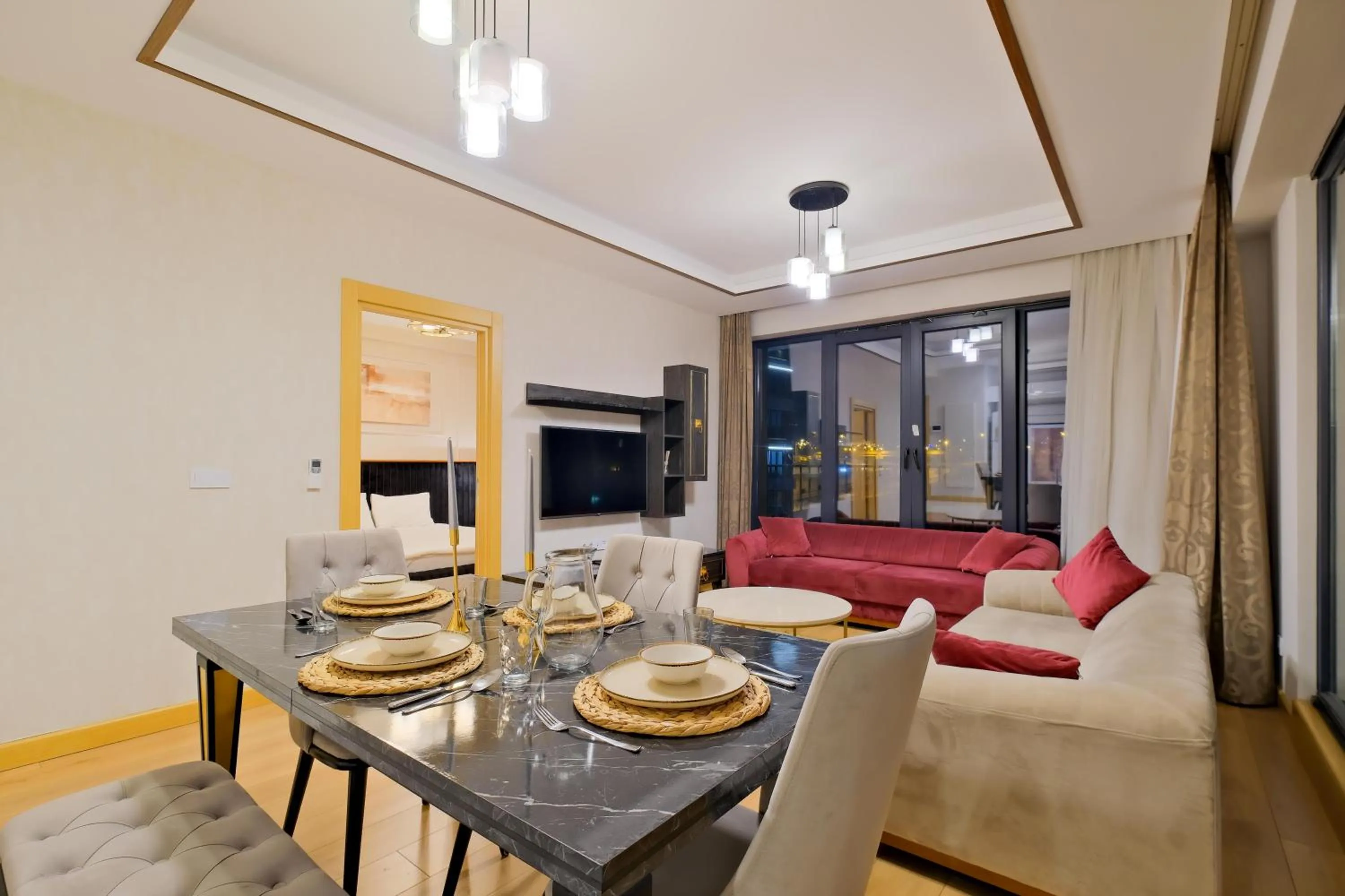 Communal lounge/ TV room in Grand Residence by NewInn